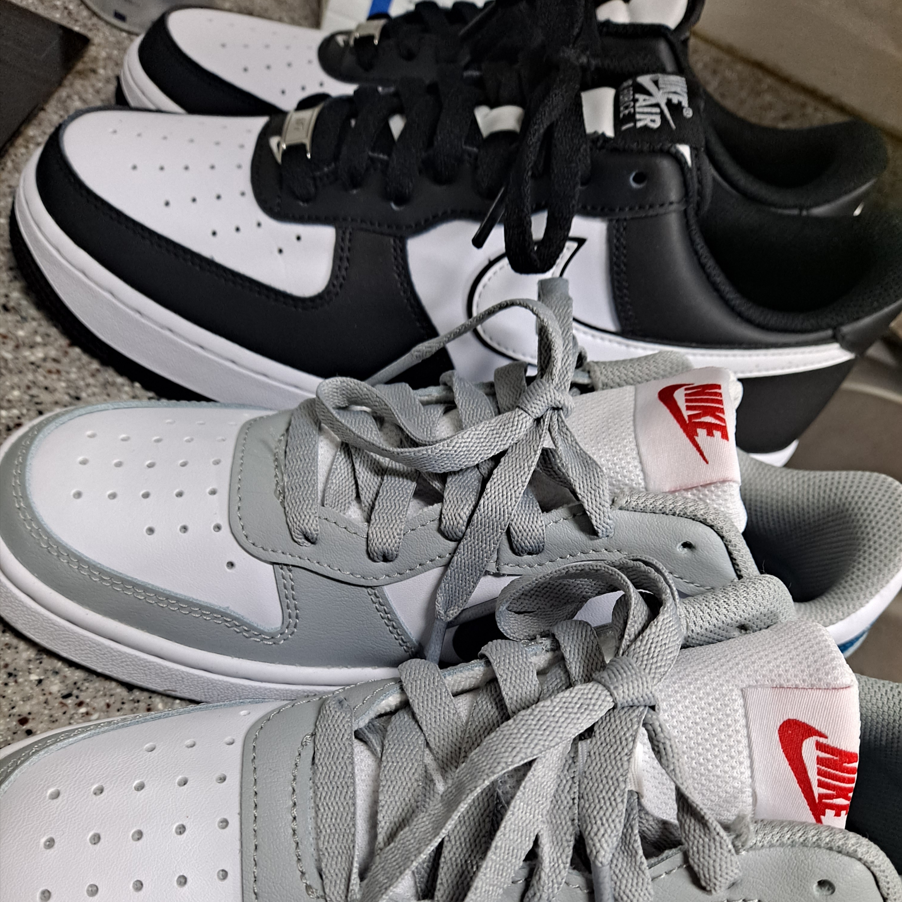 Nike Air Force 1 '07 Black White, (GS) Nike Court Borough Low 2 Light Smoke Grey 착용 스타일