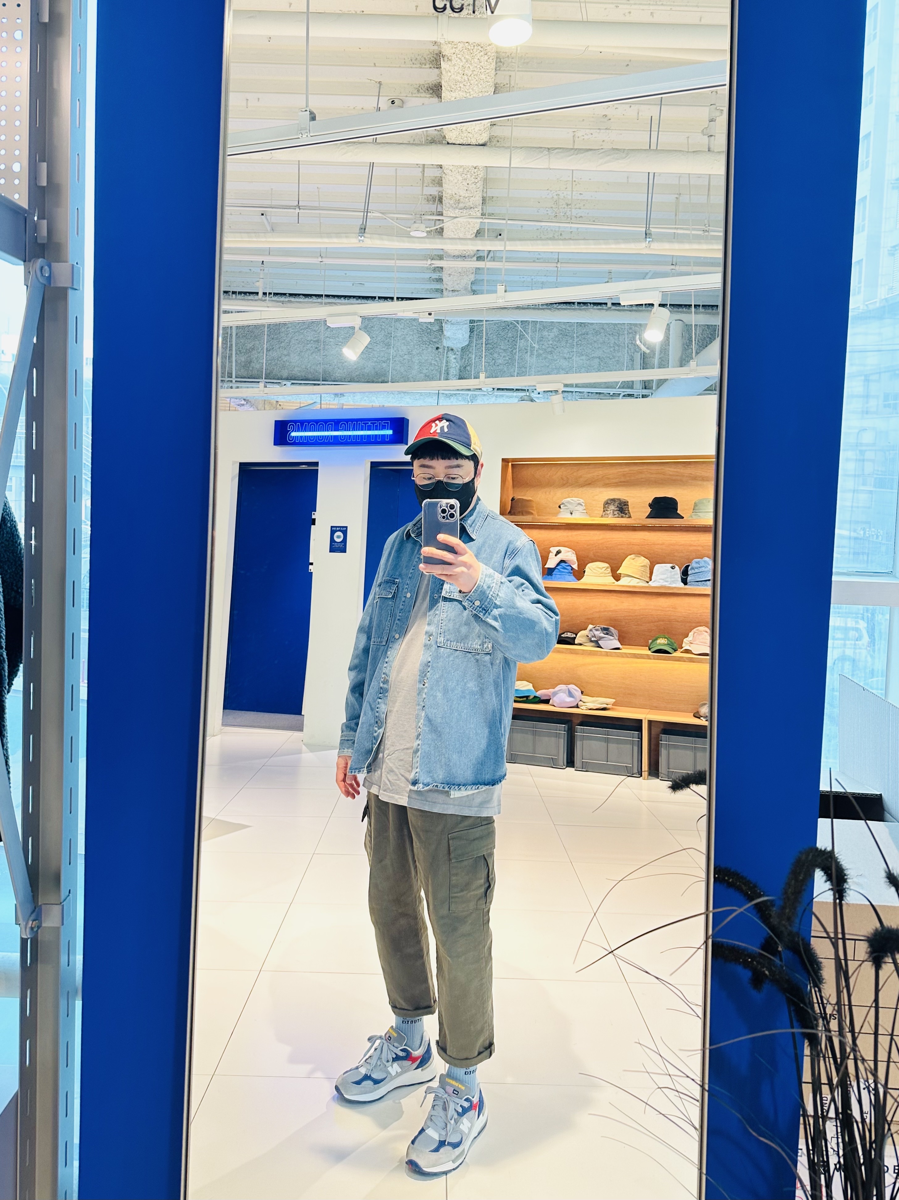 IAB Studio x New Era New York Cap Multi, Stussy Basic Stussy Pigment Dyed LS T-Shirt Grey 2022 착용 스타일 - 1