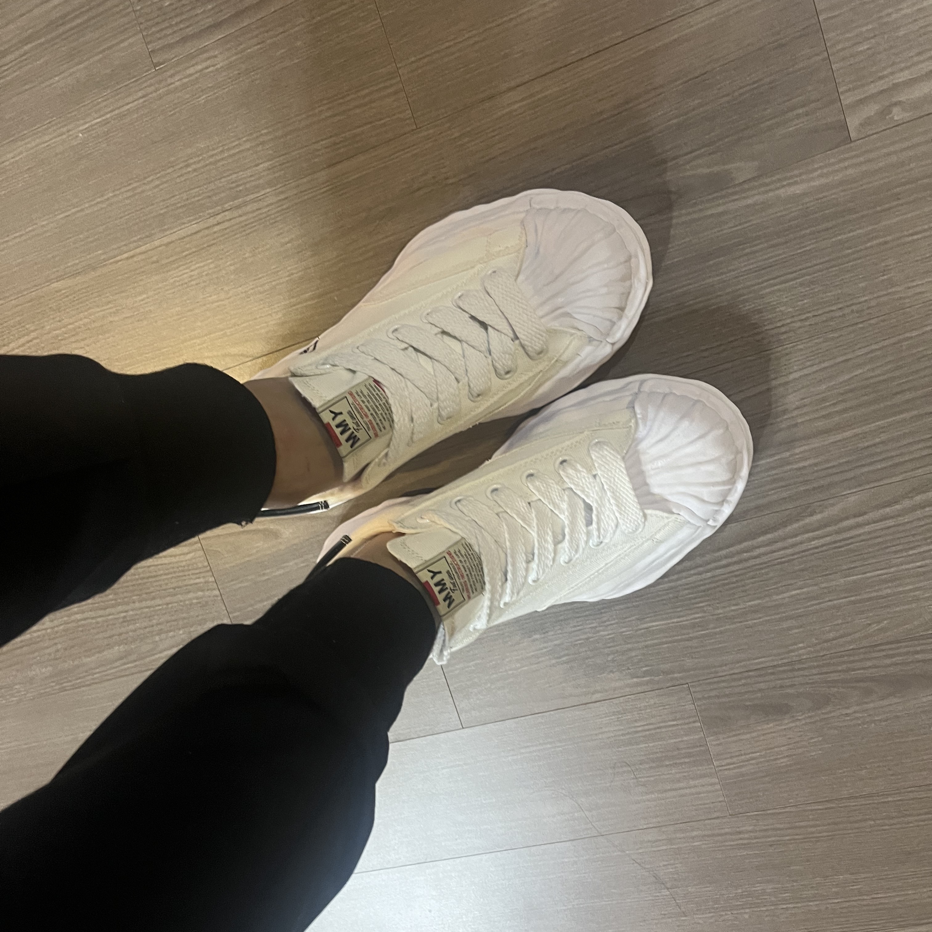 Maison Mihara Yasuhiro Blakey OG Sole Canvas Low-top Sneakers White 착용 스타일