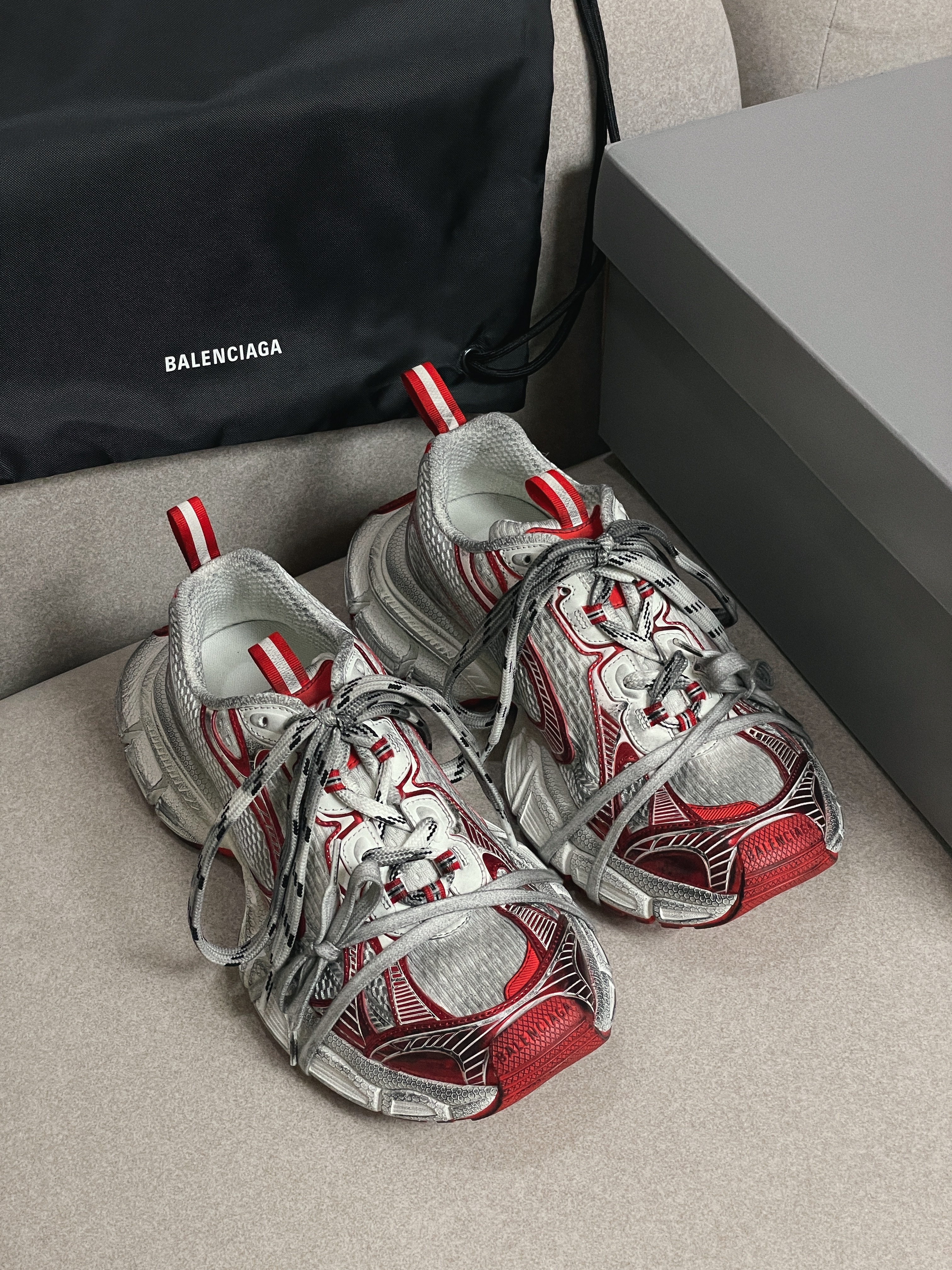 Balenciaga 3XL Sneakers White Red 착용 스타일 - 4