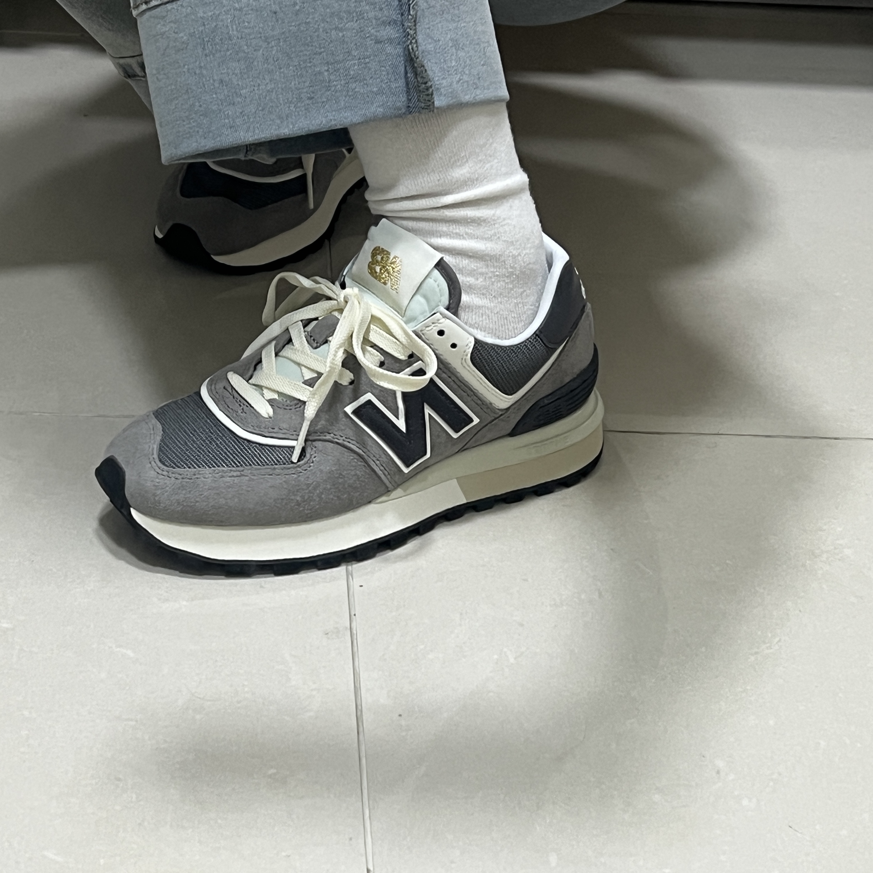 New Balance 574 Legacy Grey 착용 스타일