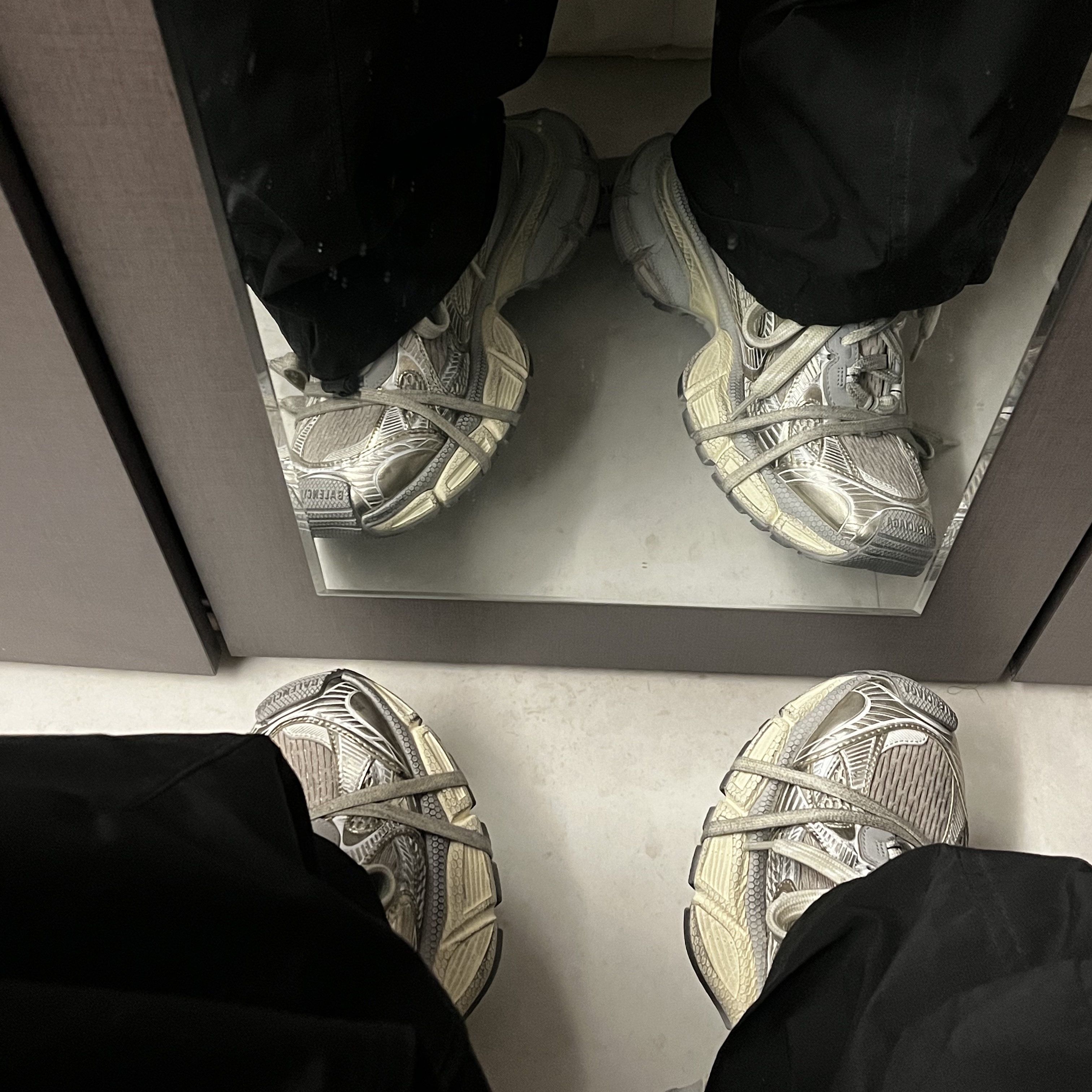 Balenciaga 3XL Sneakers Light Beige 착용 스타일 - 3