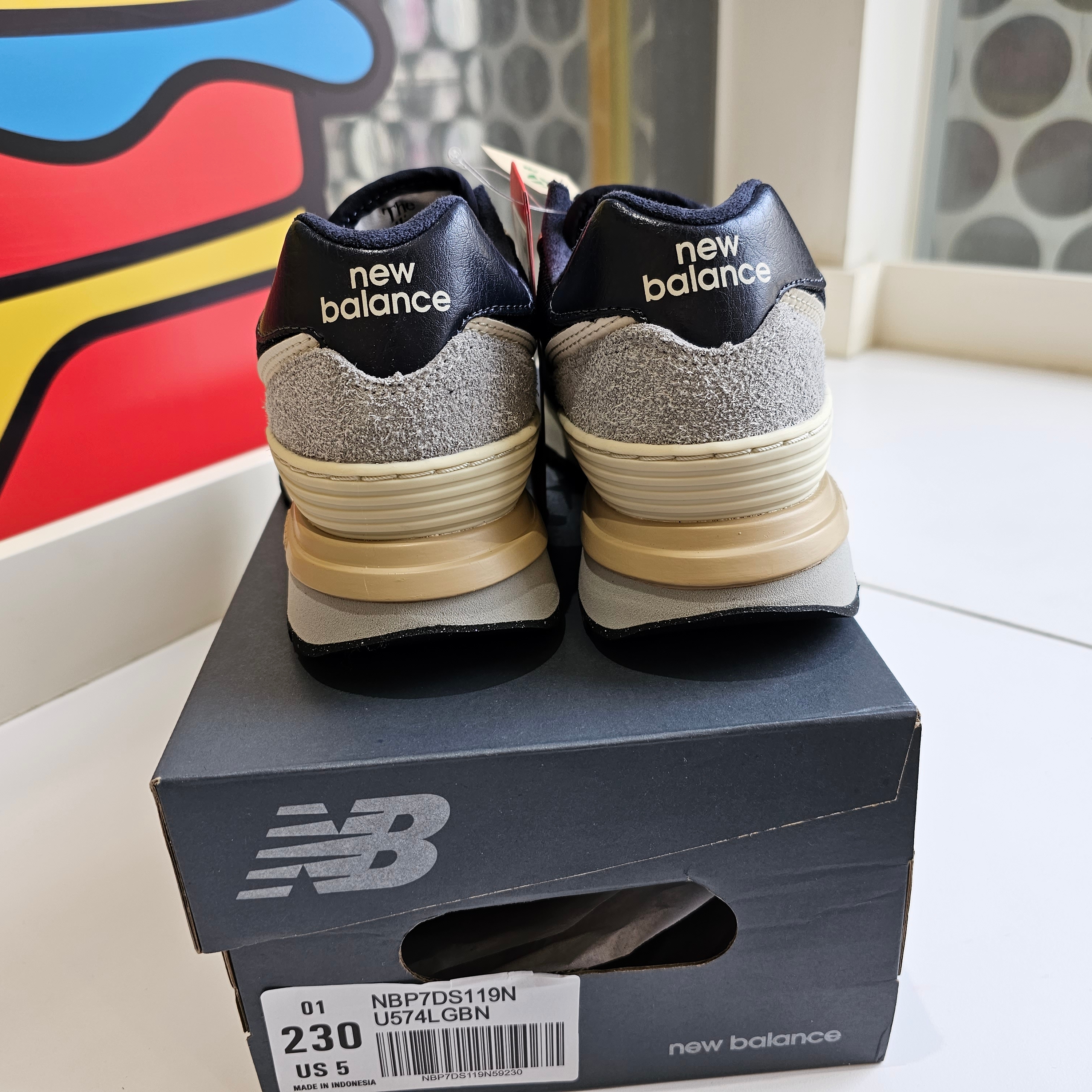 New Balance 574 Legacy Blue Navy 착용 스타일 - 4