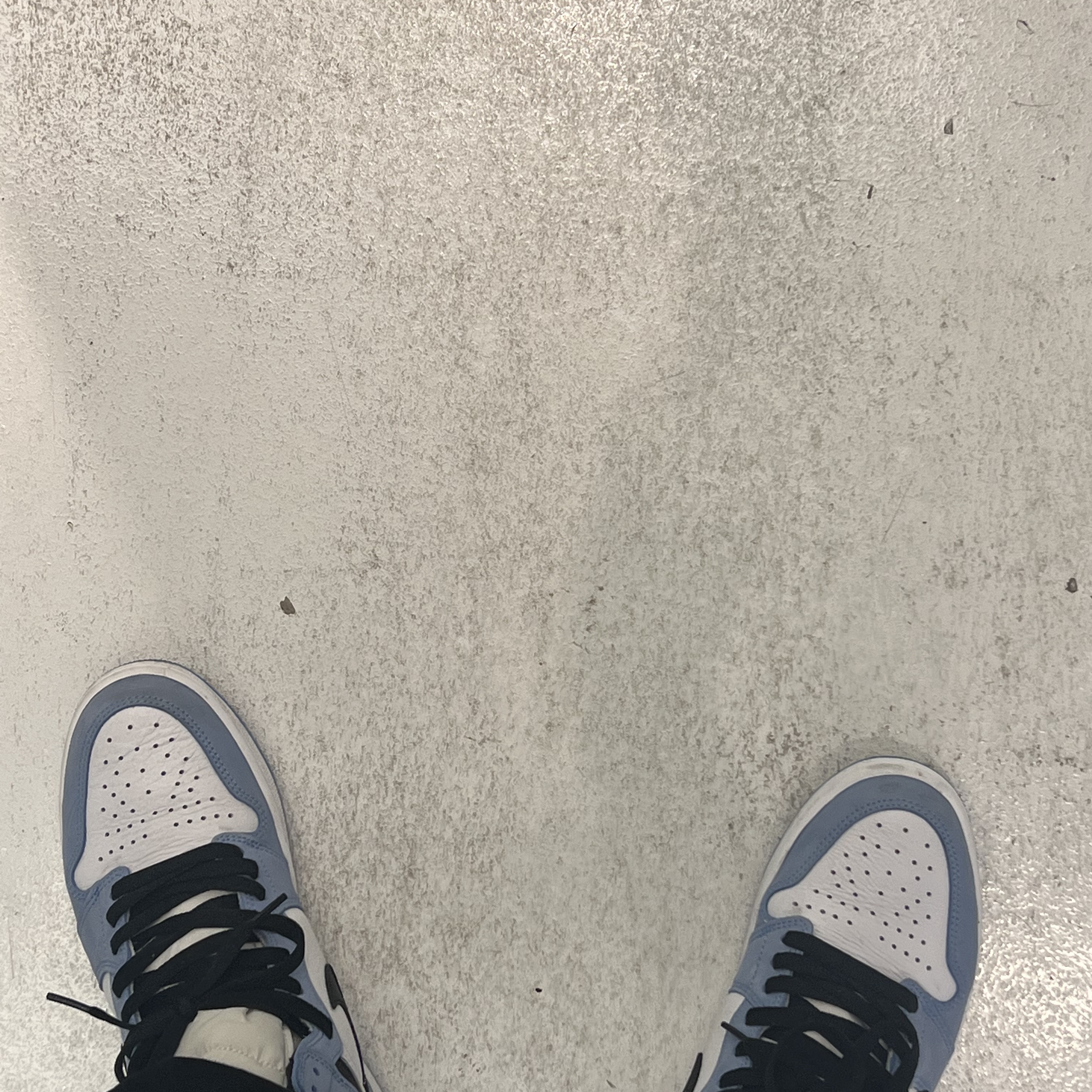 Jordan 1 Retro High OG University Blue, Nike NRG Solo Swoosh Woven Track Jacket Black - Asia 착용 스타일 - 2