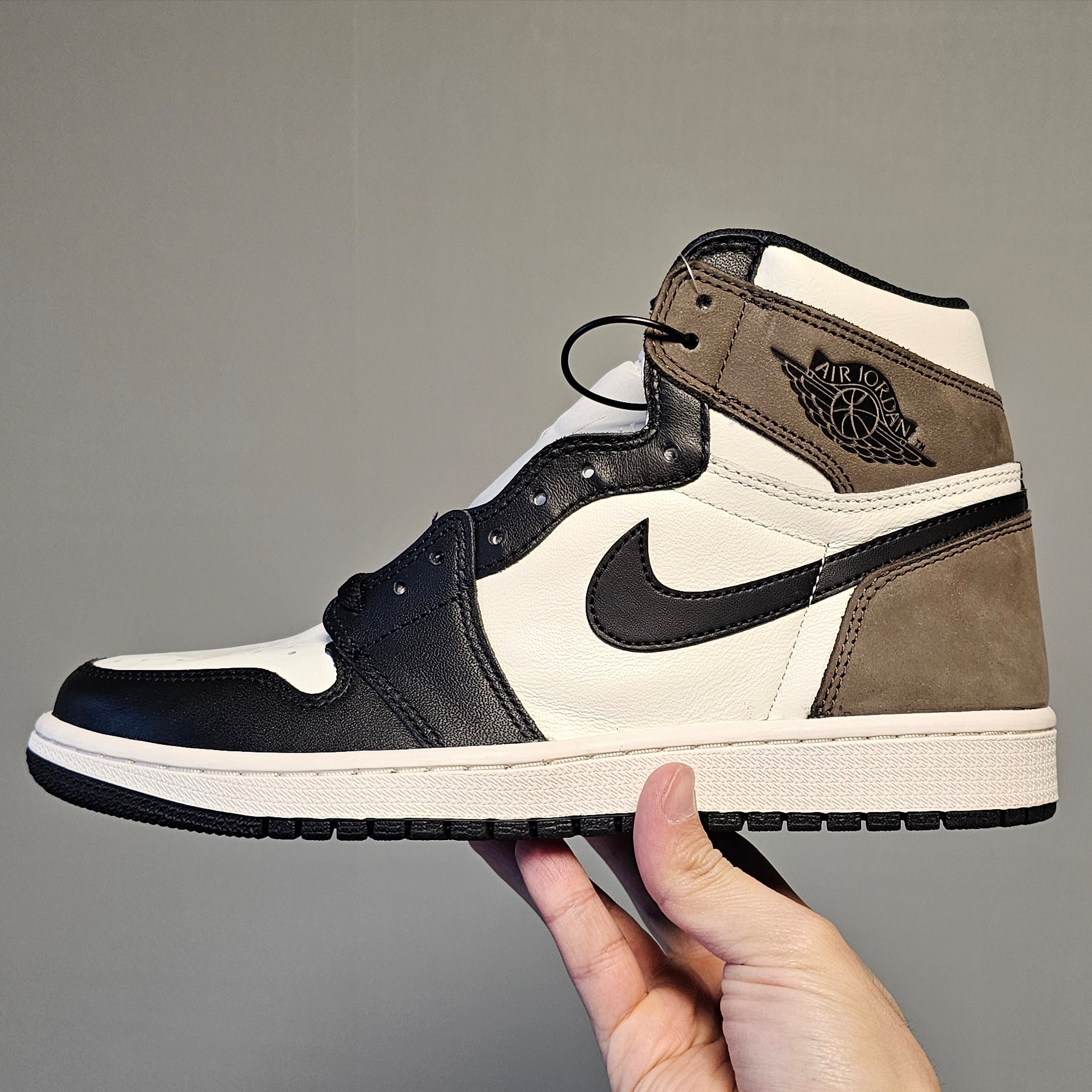 Jordan 1 Retro High OG Black Mocha 착용 스타일