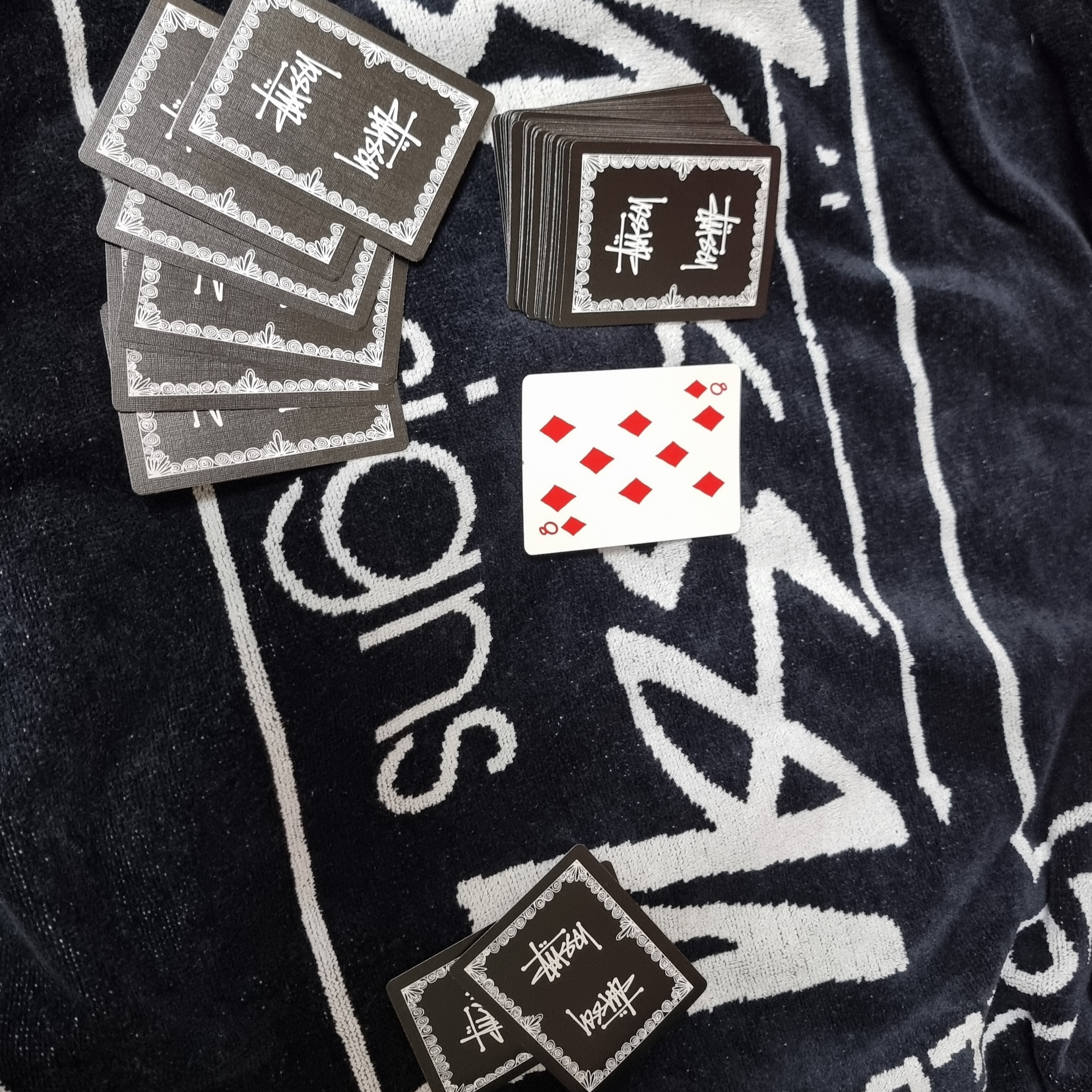 Stussy Dot Jacquard Towel Black, Stussy Playing Cards Black 착용 스타일