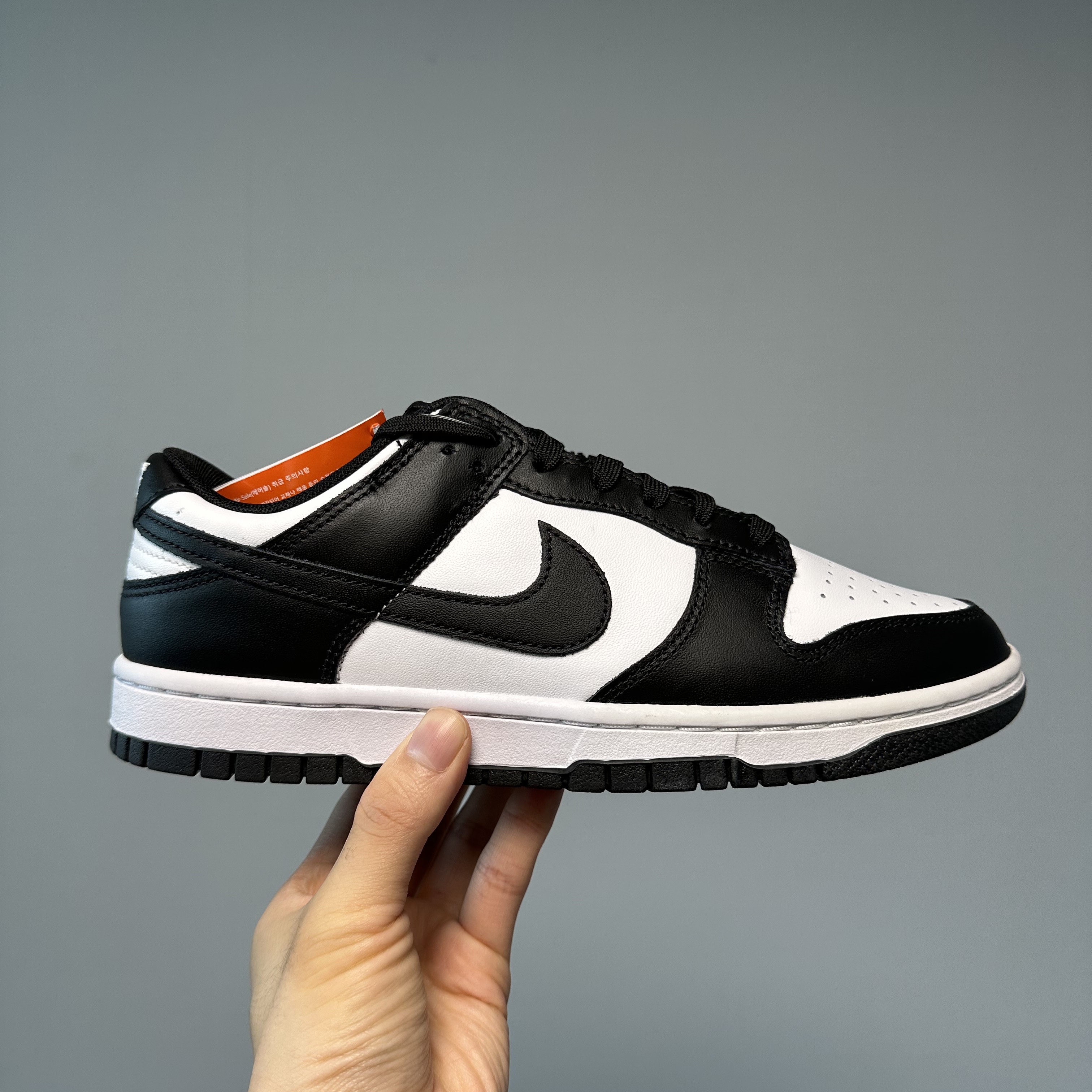 Nike Dunk Low Retro Black 착용 스타일 - 1
