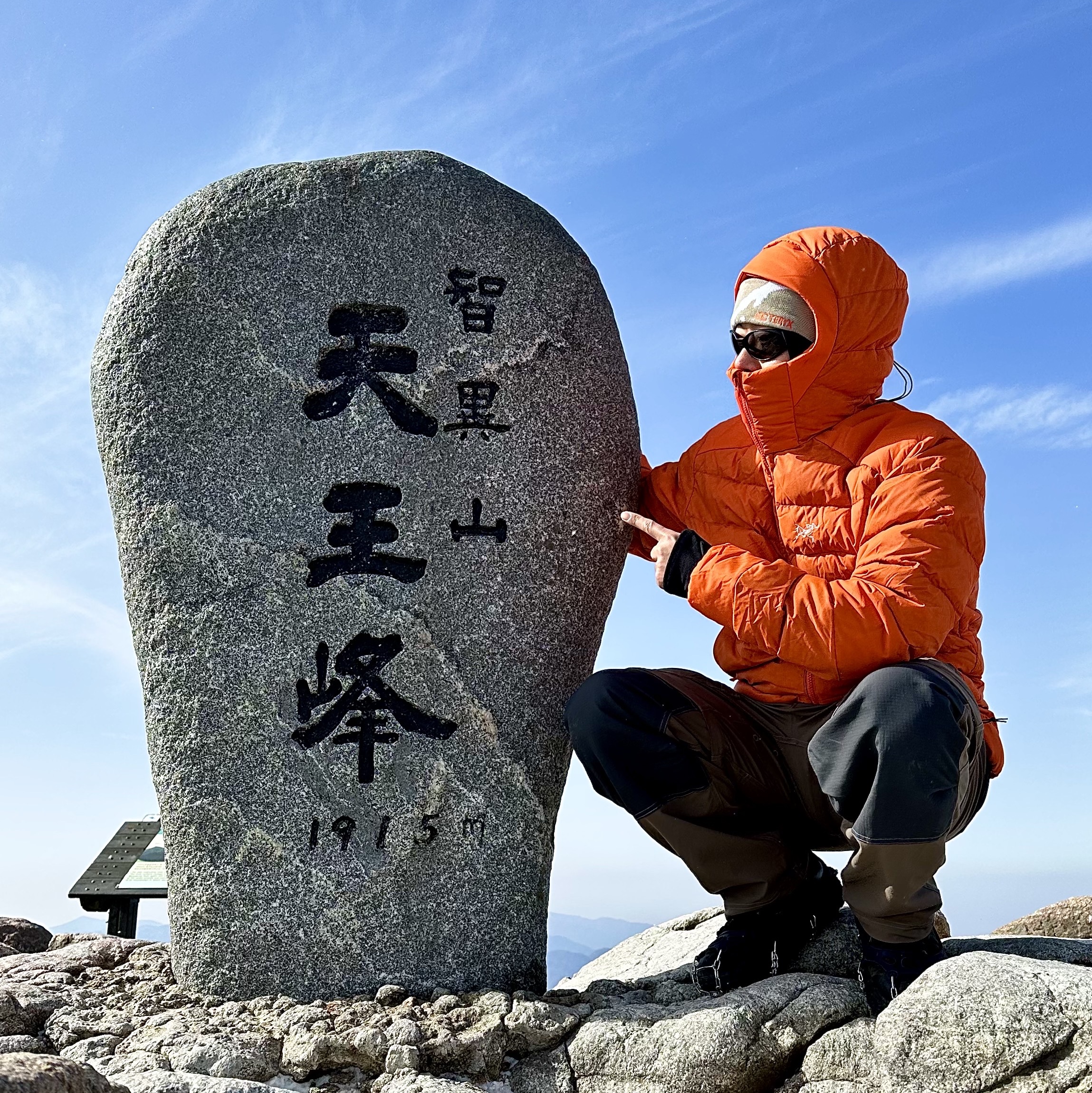 Nike ACG Smith Summit Cargo Pants Ironstone - Asia, Arc'teryx Grotto Toque Habitat White Light 착용 스타일