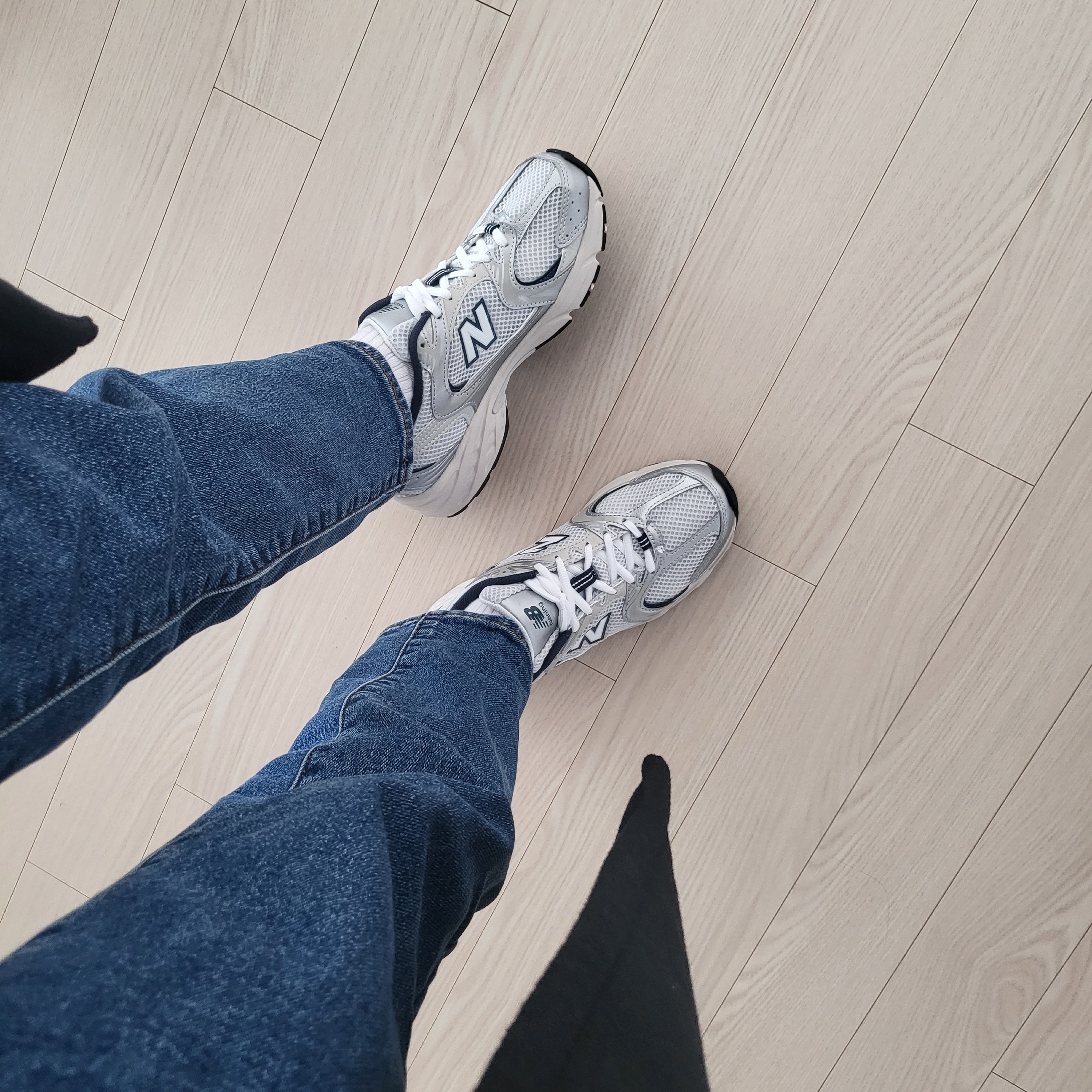 New Balance 530 Steel Grey 착용 스타일 - 3