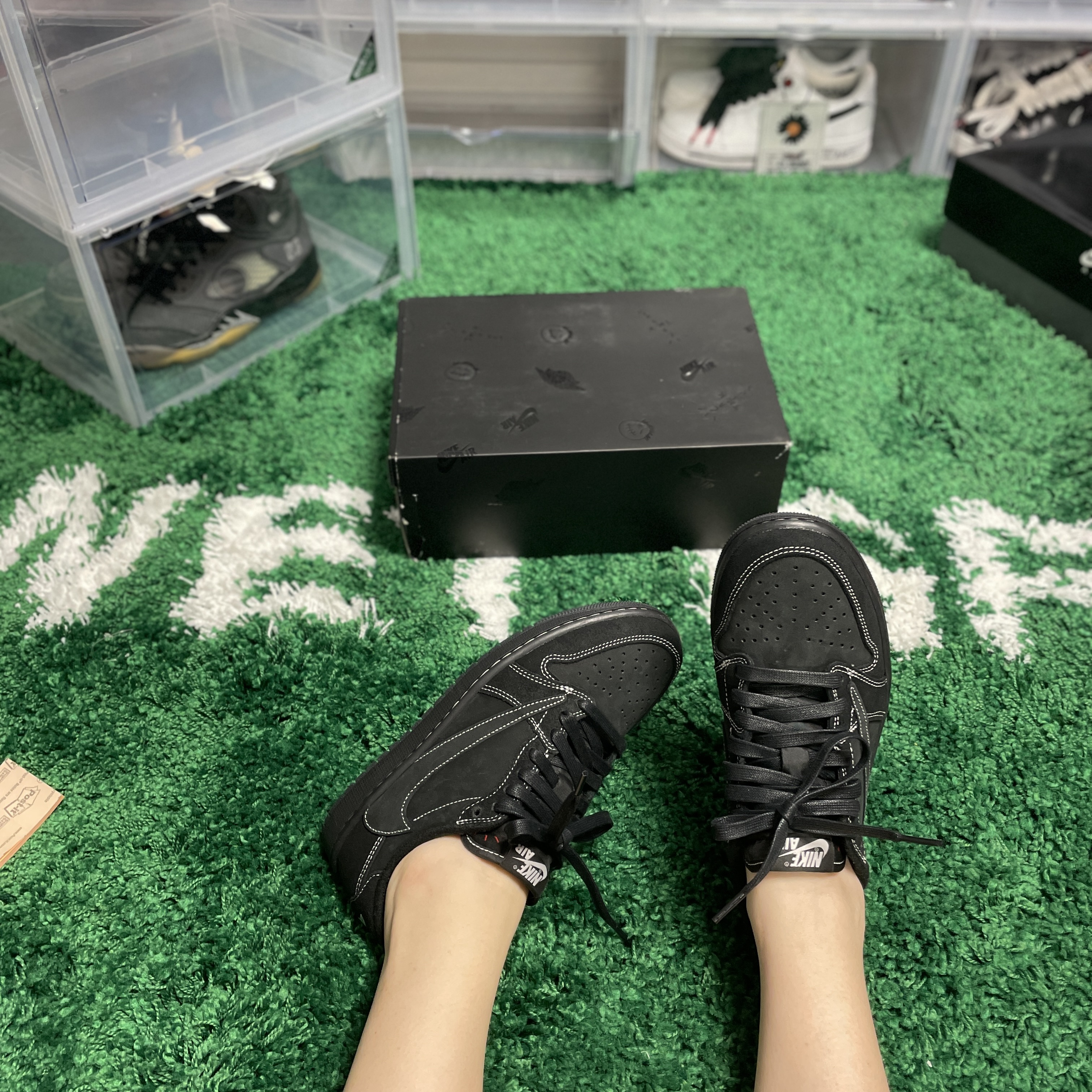 Jordan 1 x Travis Scott Retro Low OG SP Black Phantom 착용 스타일