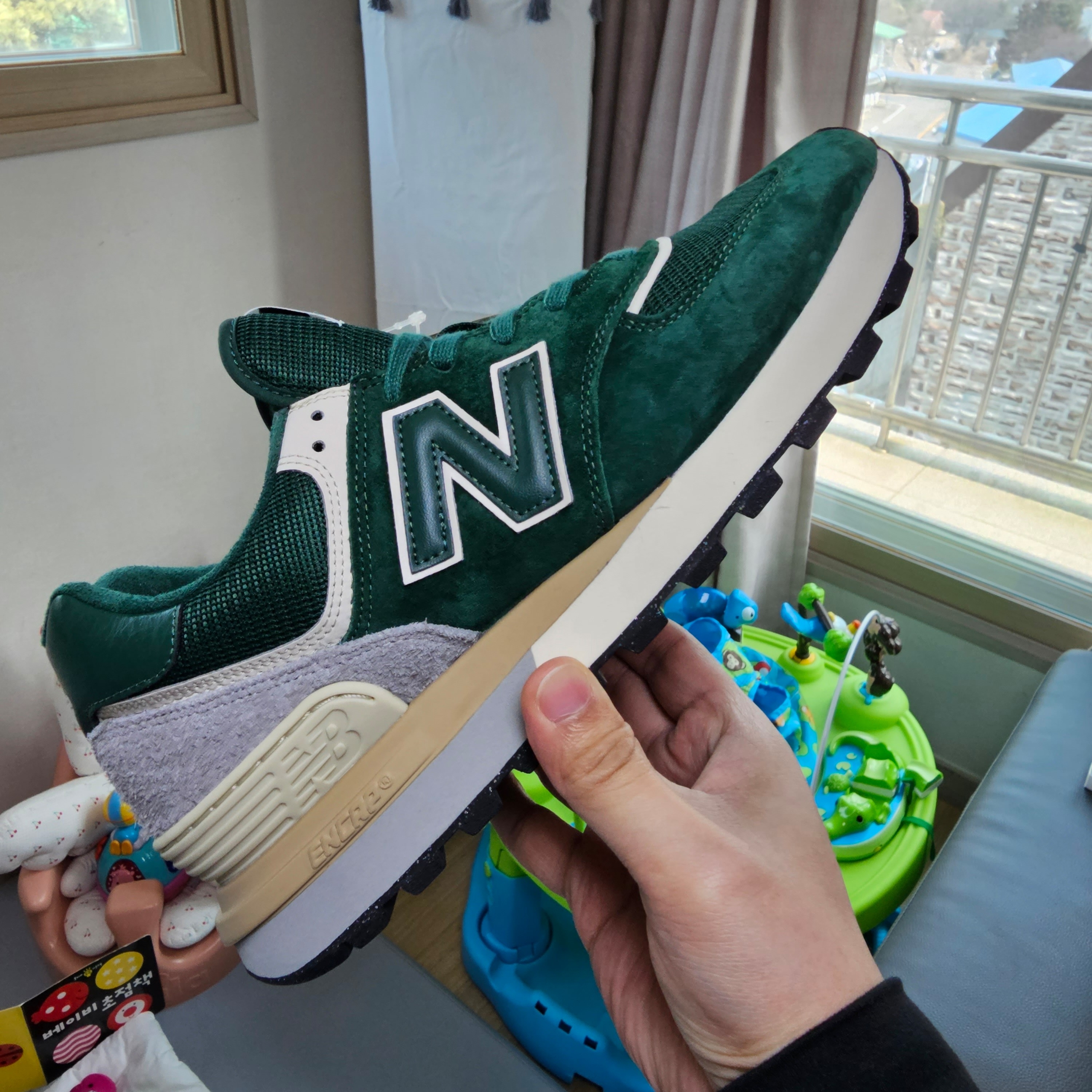 New Balance 574 Legacy Green 착용 스타일 - 2