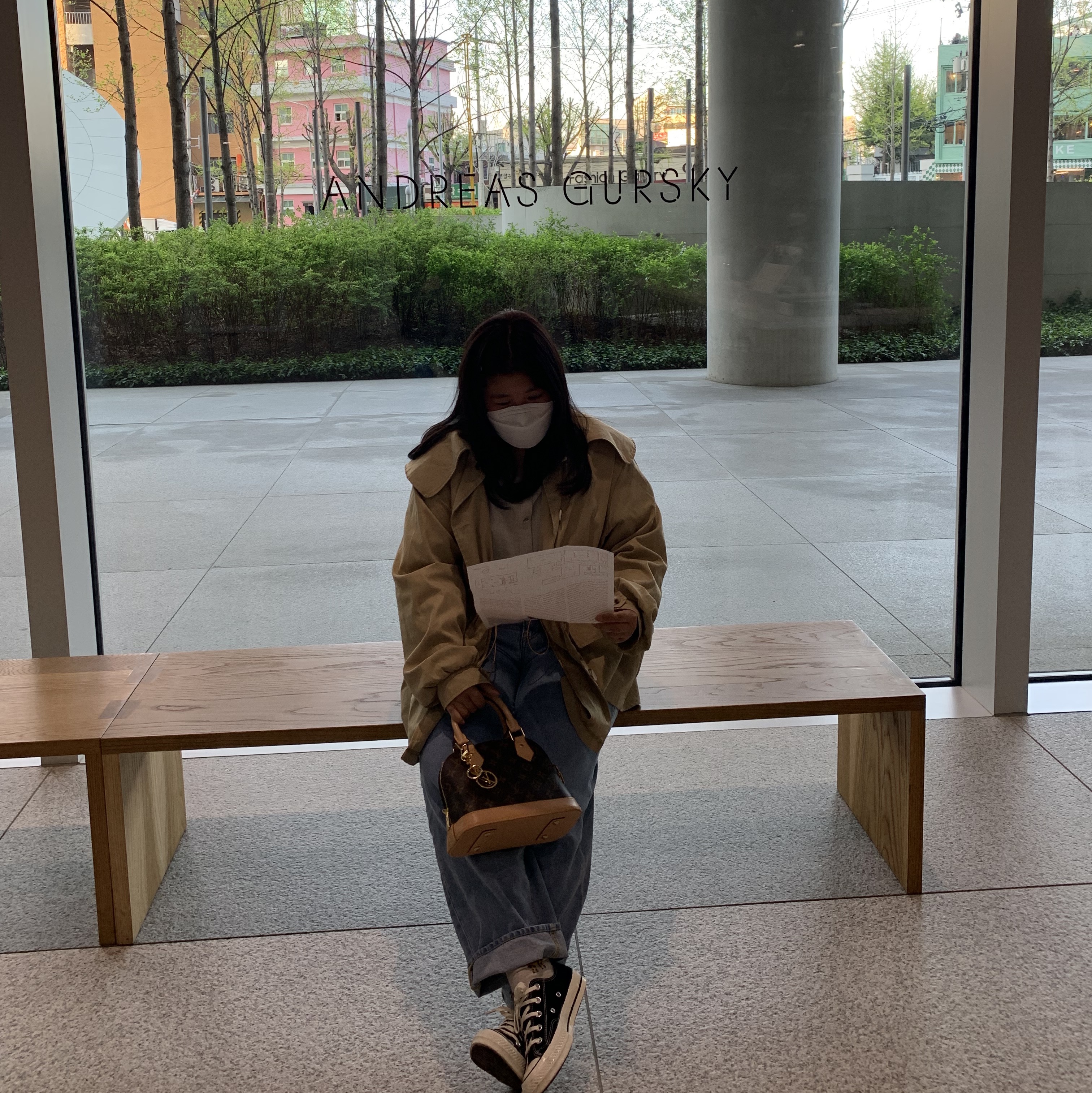 Louis Vuitton Alma BB Monogram 착용 스타일