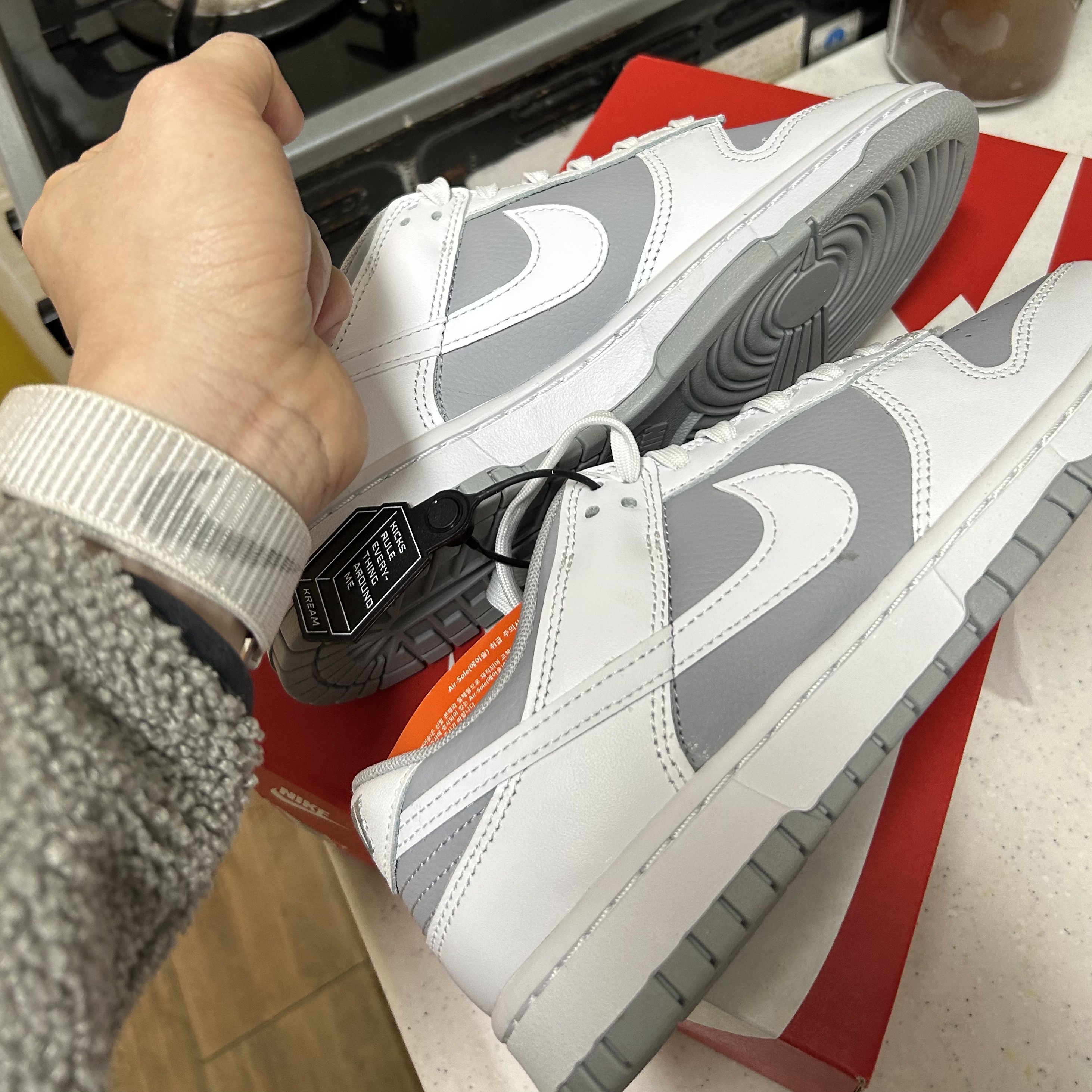 Nike Dunk Low Retro White Neutral Grey 착용 스타일