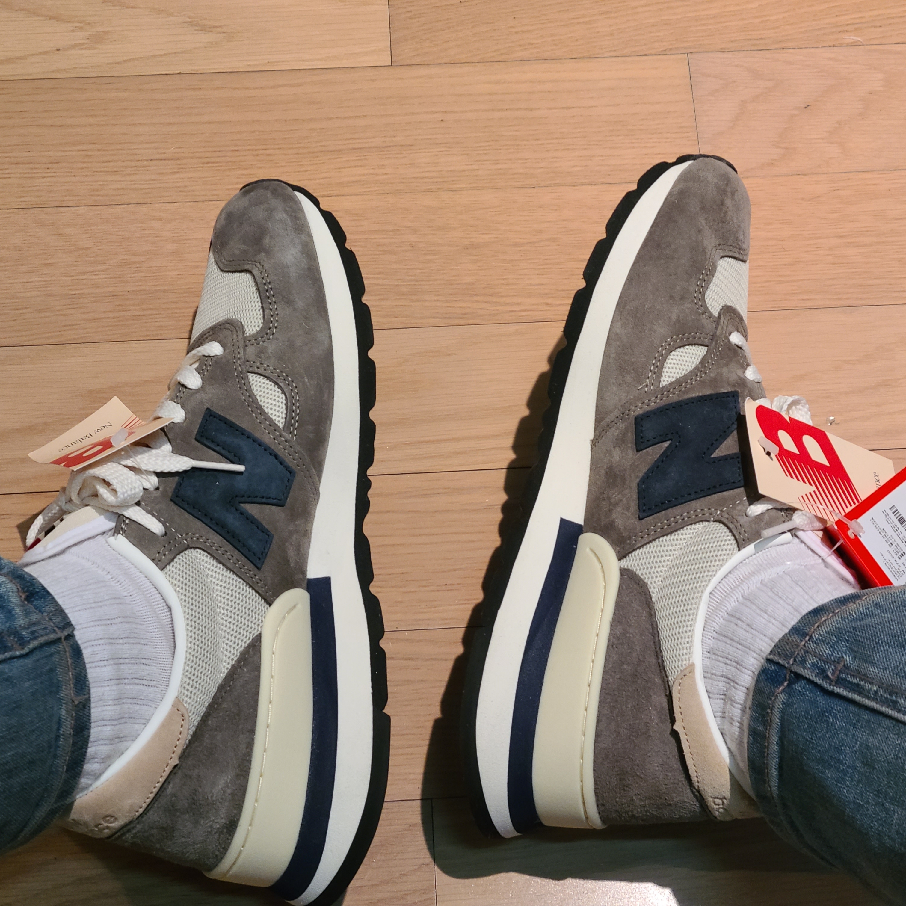 New Balance 990v1 Made in USA Olive 착용 스타일 - 4