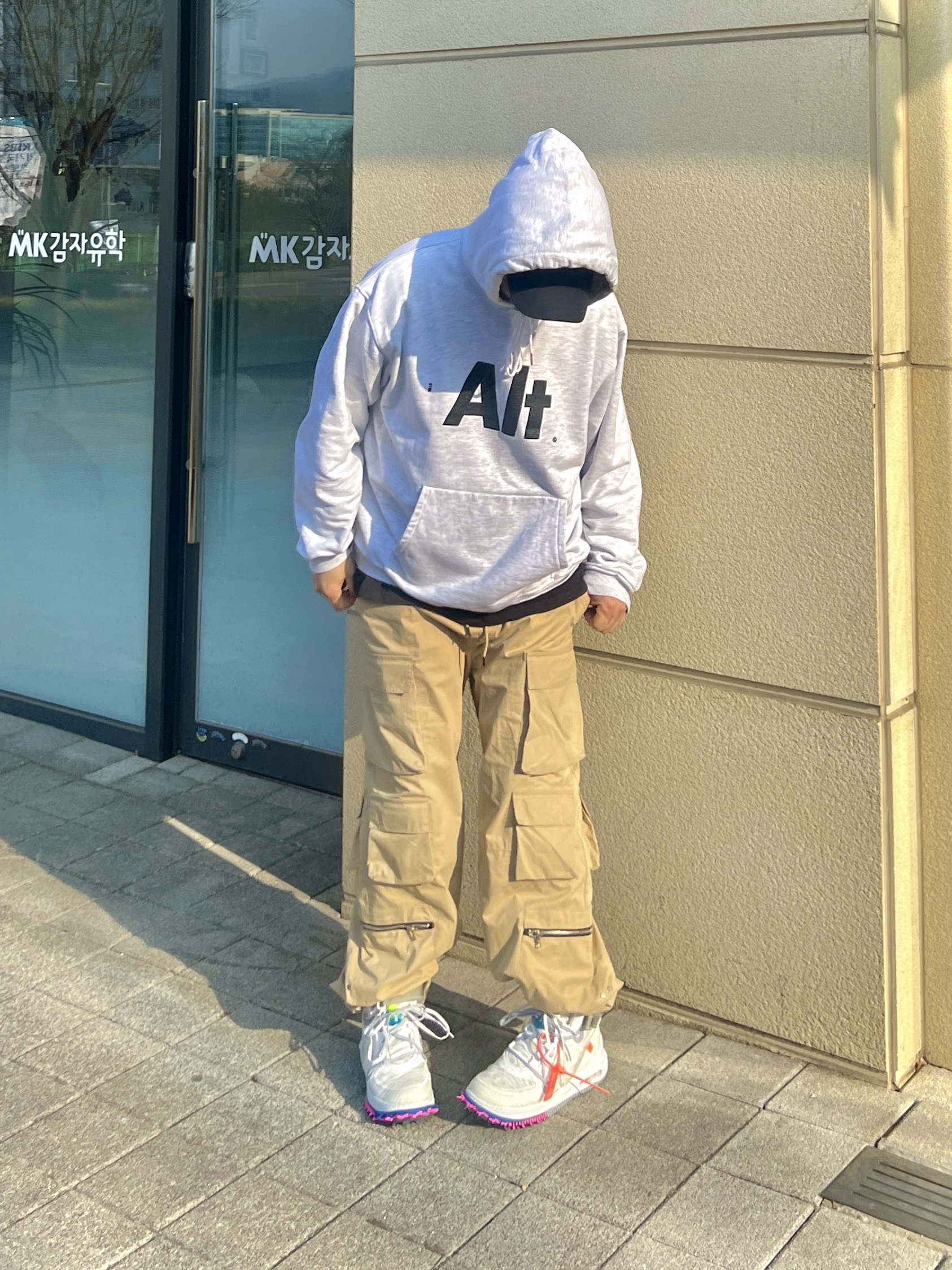 Nike x Off-White Air Force 1 Mid SP White 착용 스타일 - 2