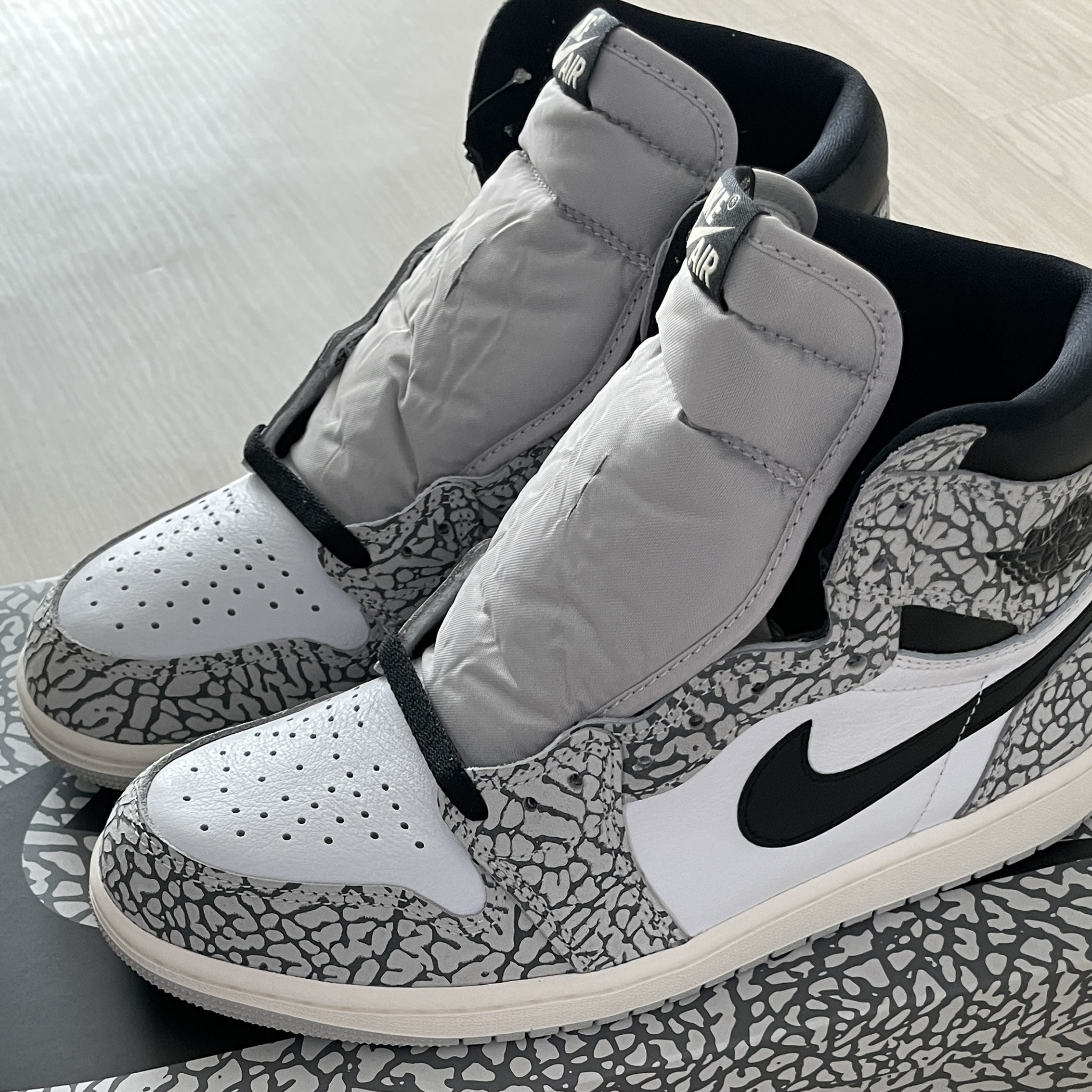 Jordan 1 Retro High OG White Cement 착용 스타일 - 2