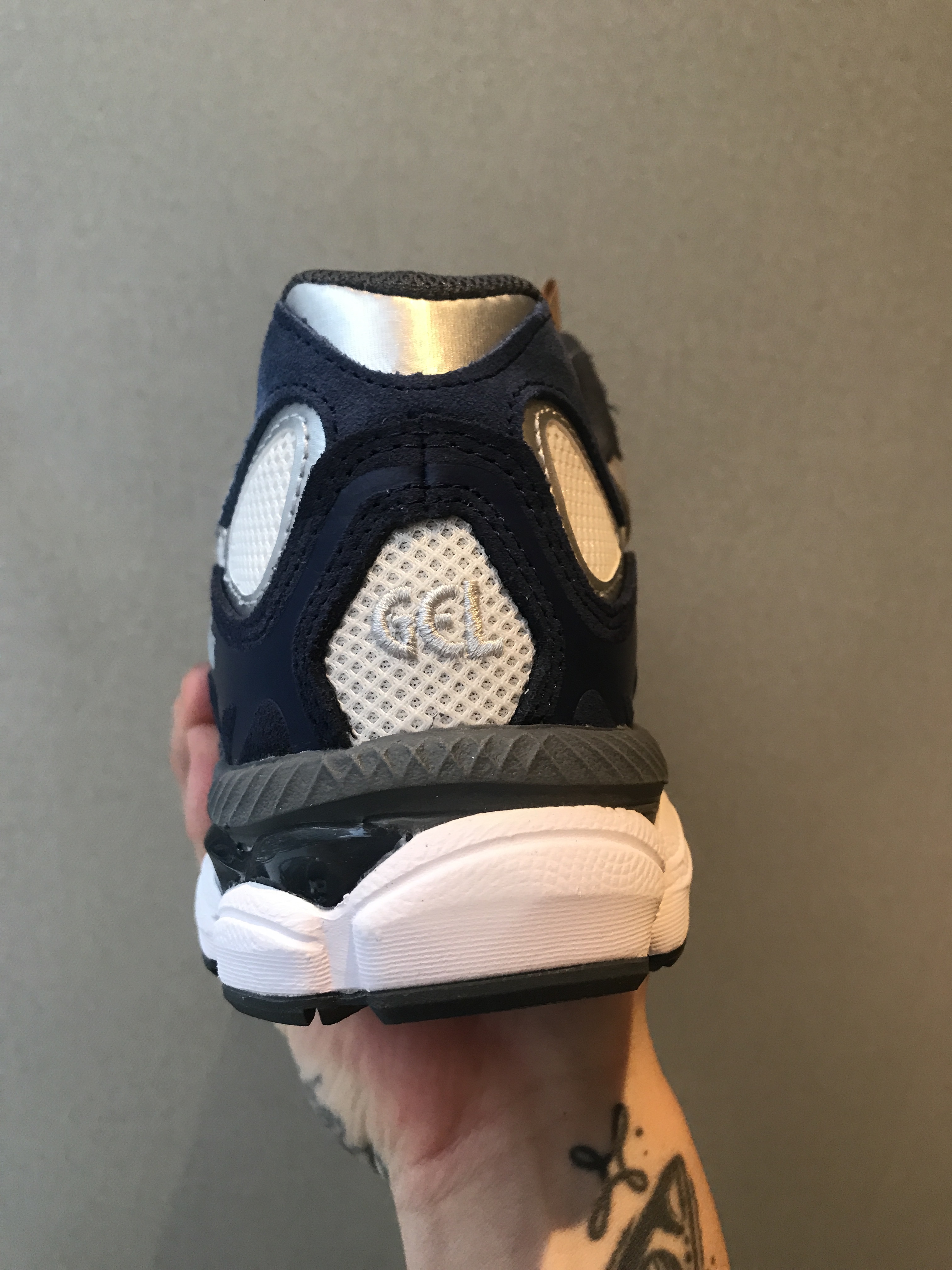 Asics Gel-NYC Cream Steel Grey 착용 스타일 - 3