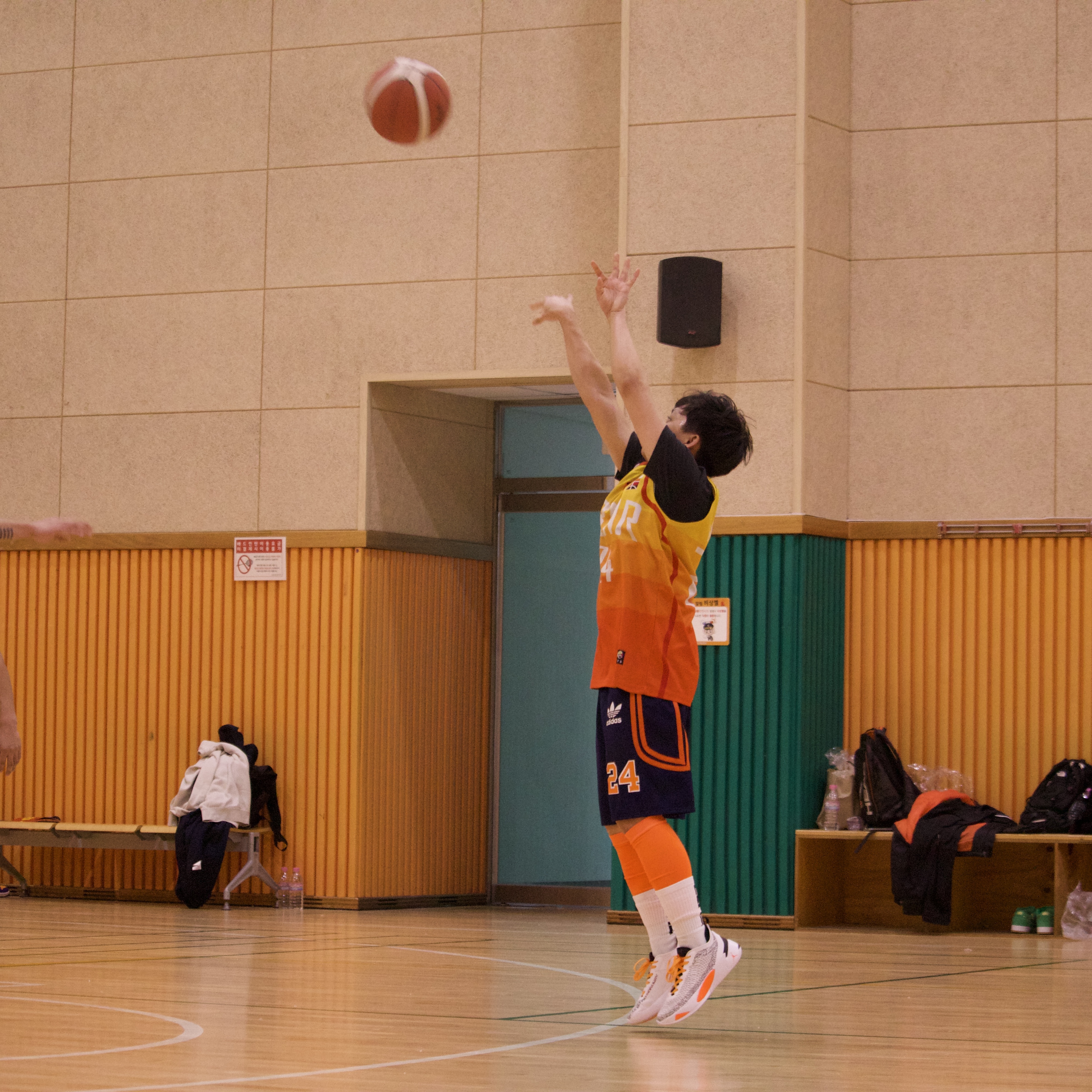 Jordan Luka 1 PF White Total Orange 착용 스타일 - 2