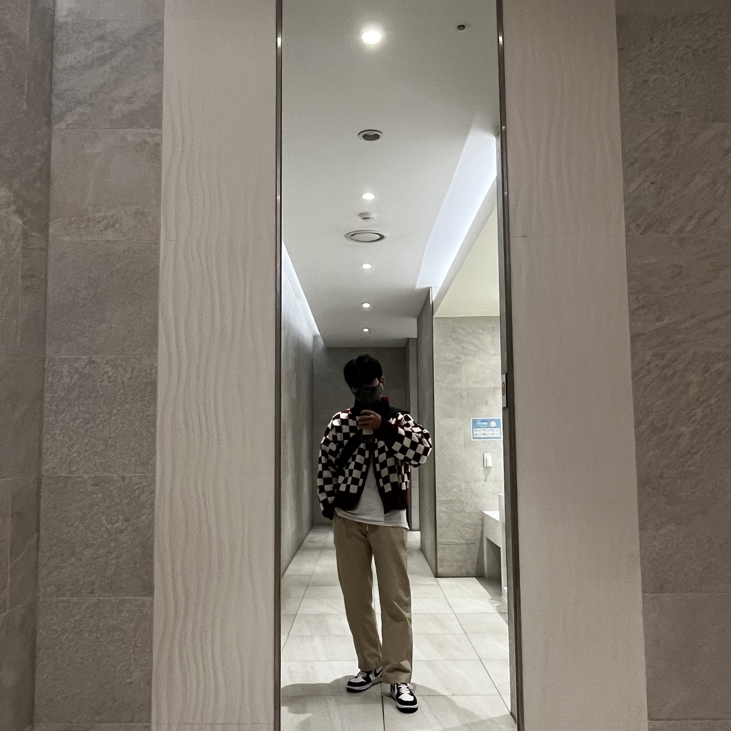 Yeezy Gap Engineered By Balenciaga Snake Bag Black, Jordan x Travis Scott Canvas Pants - Asia 착용 스타일