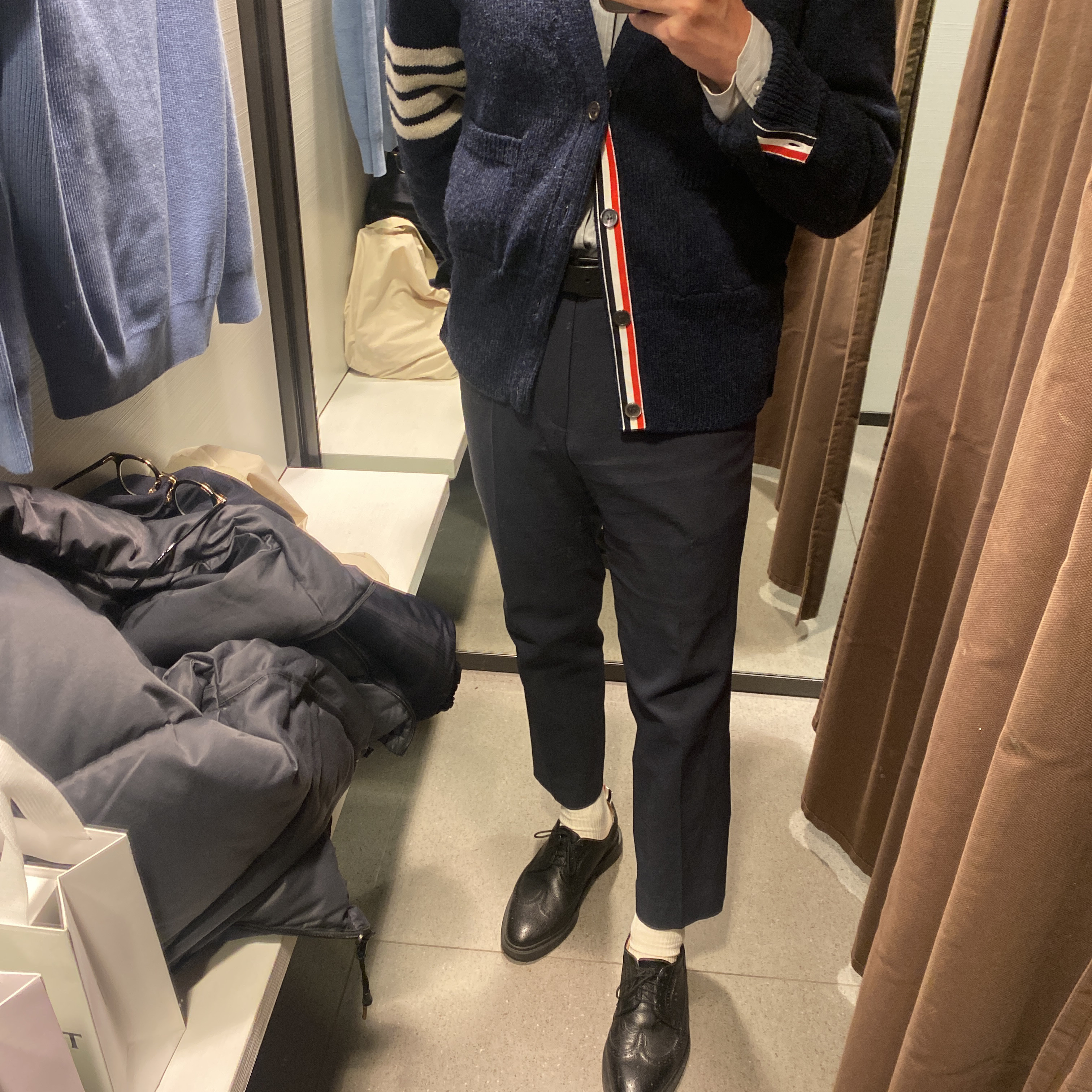 Thom Browne Shetland 4-Bar Classic Cardigan Navy Blue 착용 스타일