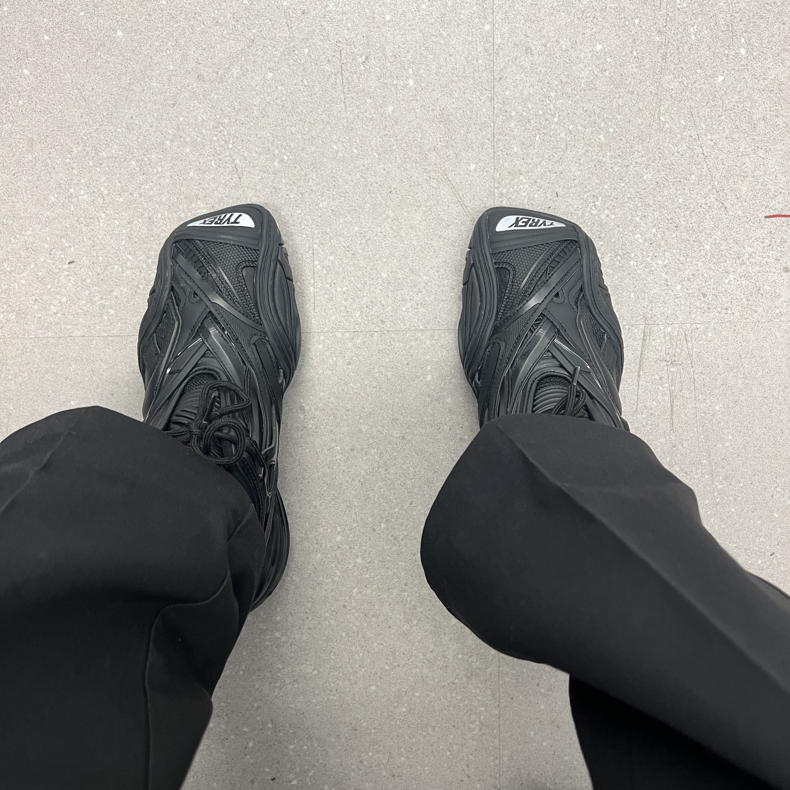 (W) Balenciaga Tyrex Sneakers Black 착용 스타일