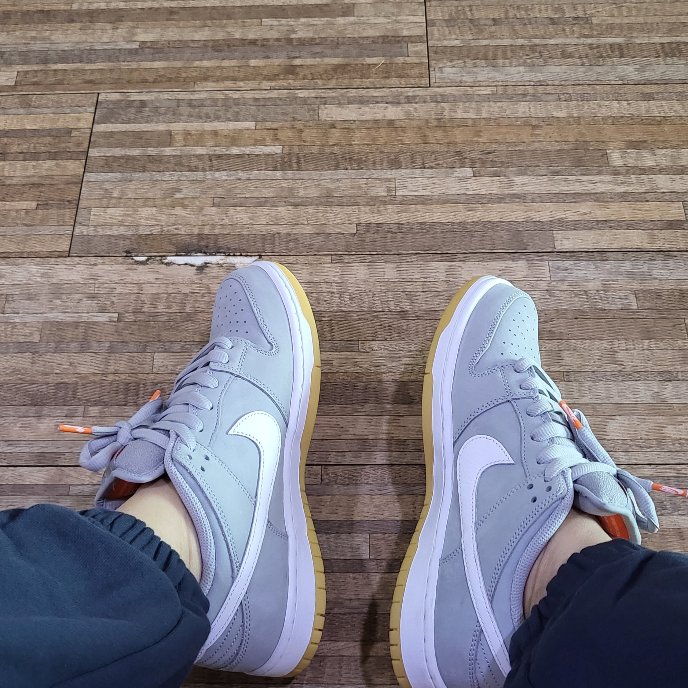 Nike Dunk Low Pro SB Wolf Grey White 착용 스타일