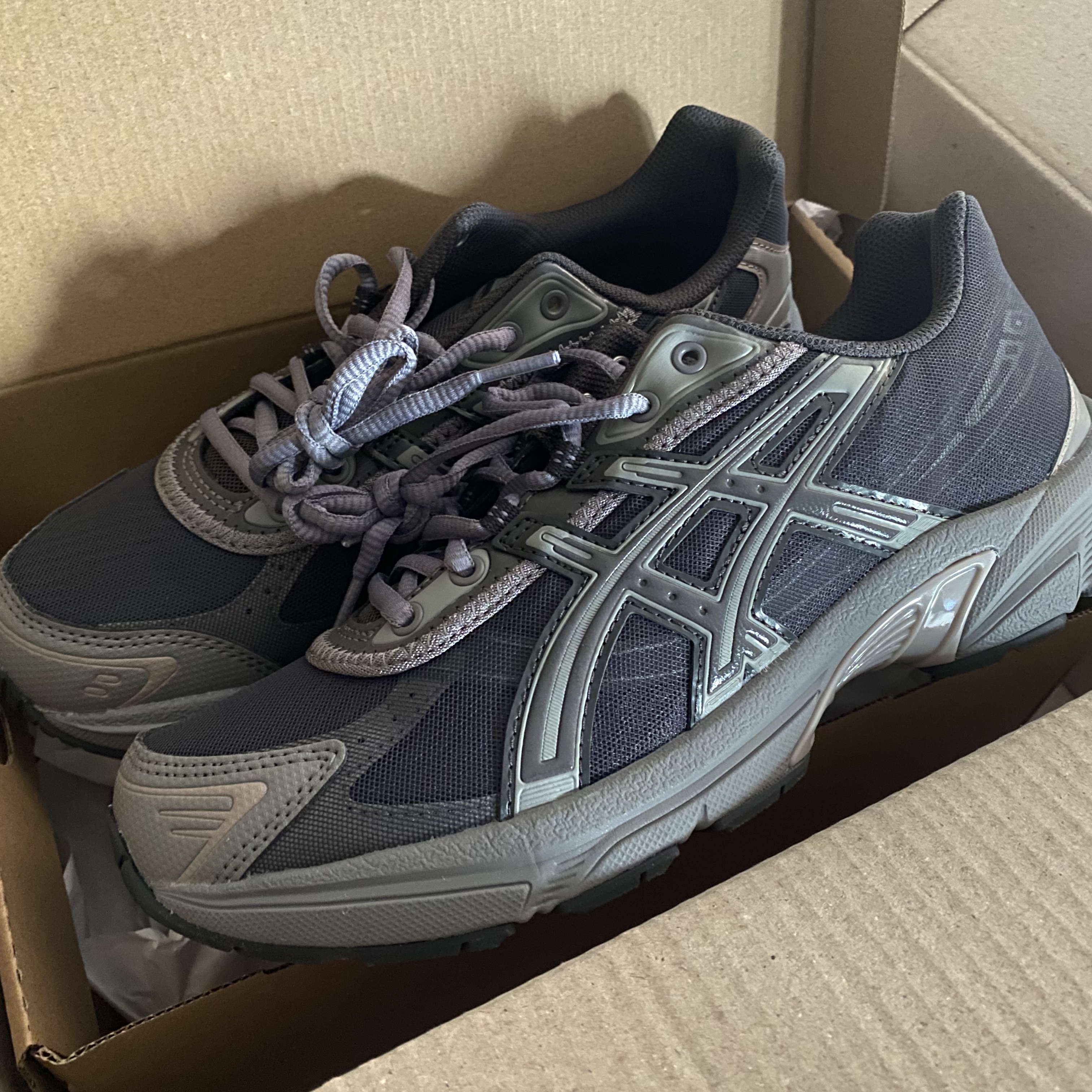 Asics Gel-1130 RE Obsidian Grey 착용 스타일