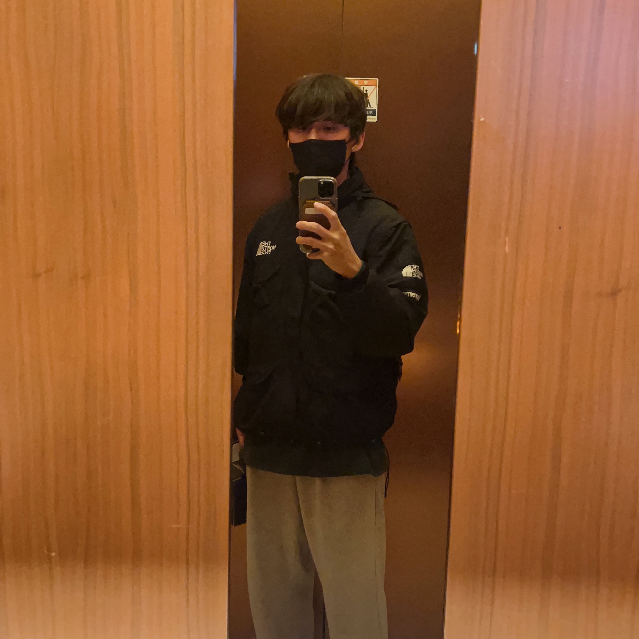 Supreme x The North Face Trekking Convertible Jacket Black - 22SS, Nike x Stussy Big Swoosh LS T-Shirt Green - US/EU 착용 스타일 - 2