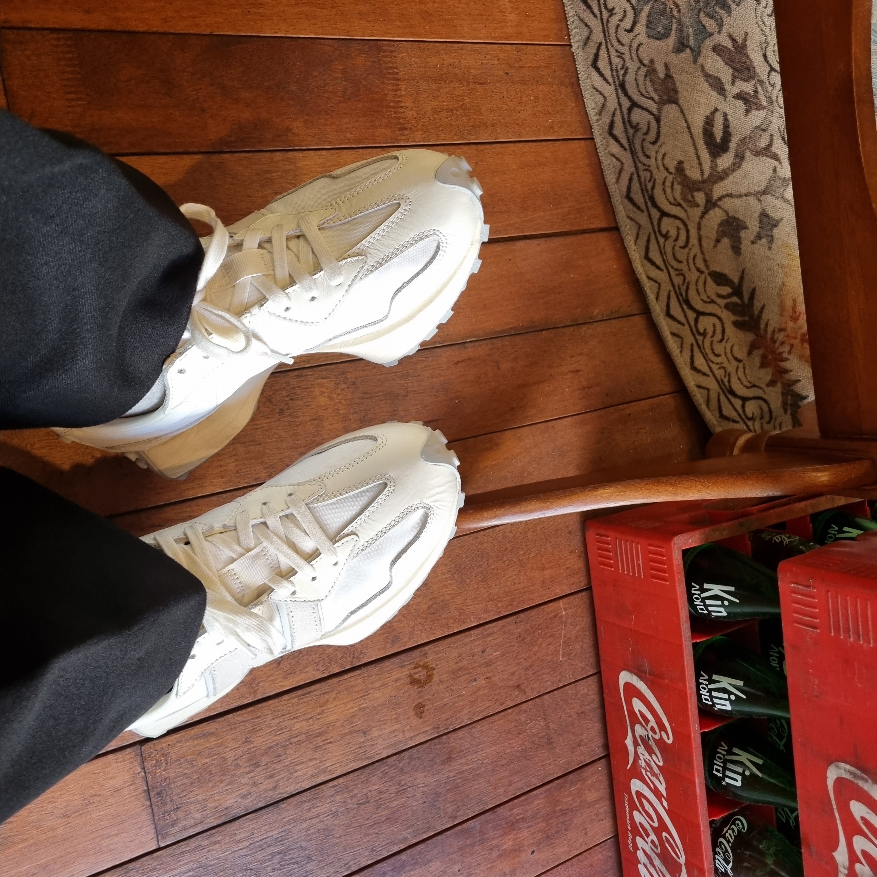 New Balance 327 Shifted White Pack 착용 스타일