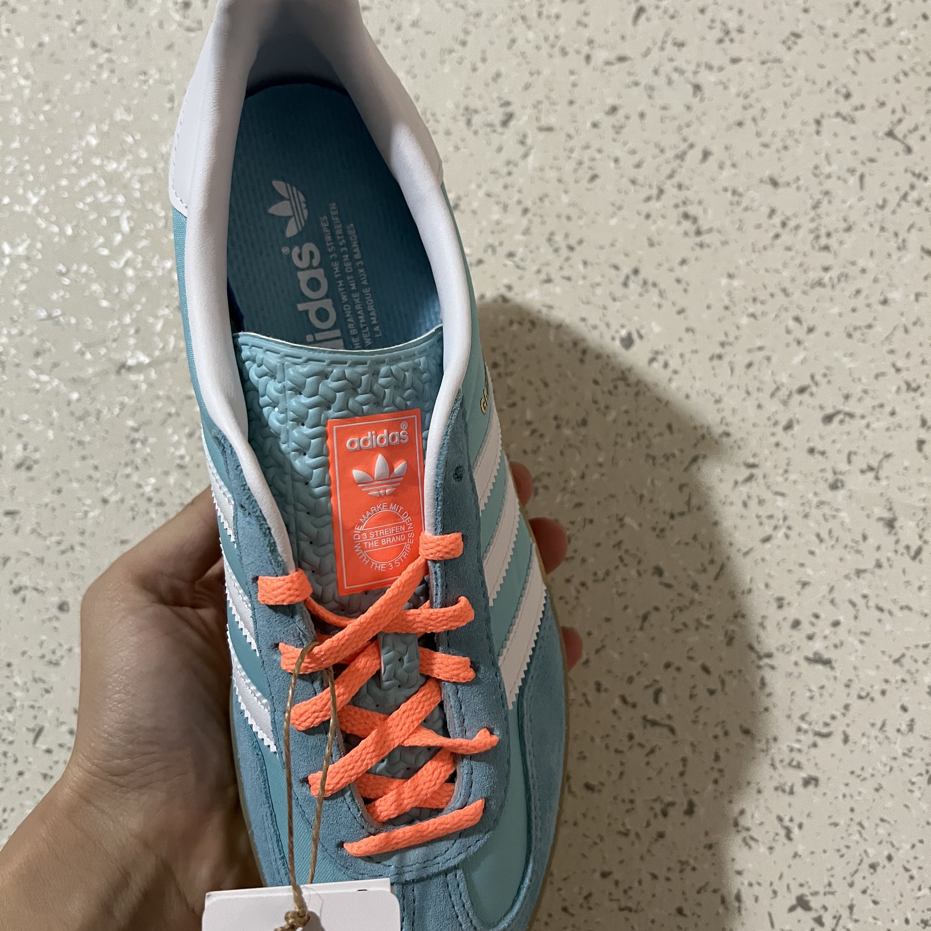 Adidas Gazelle Indoor Preloved Blue White 착용 스타일 - 3