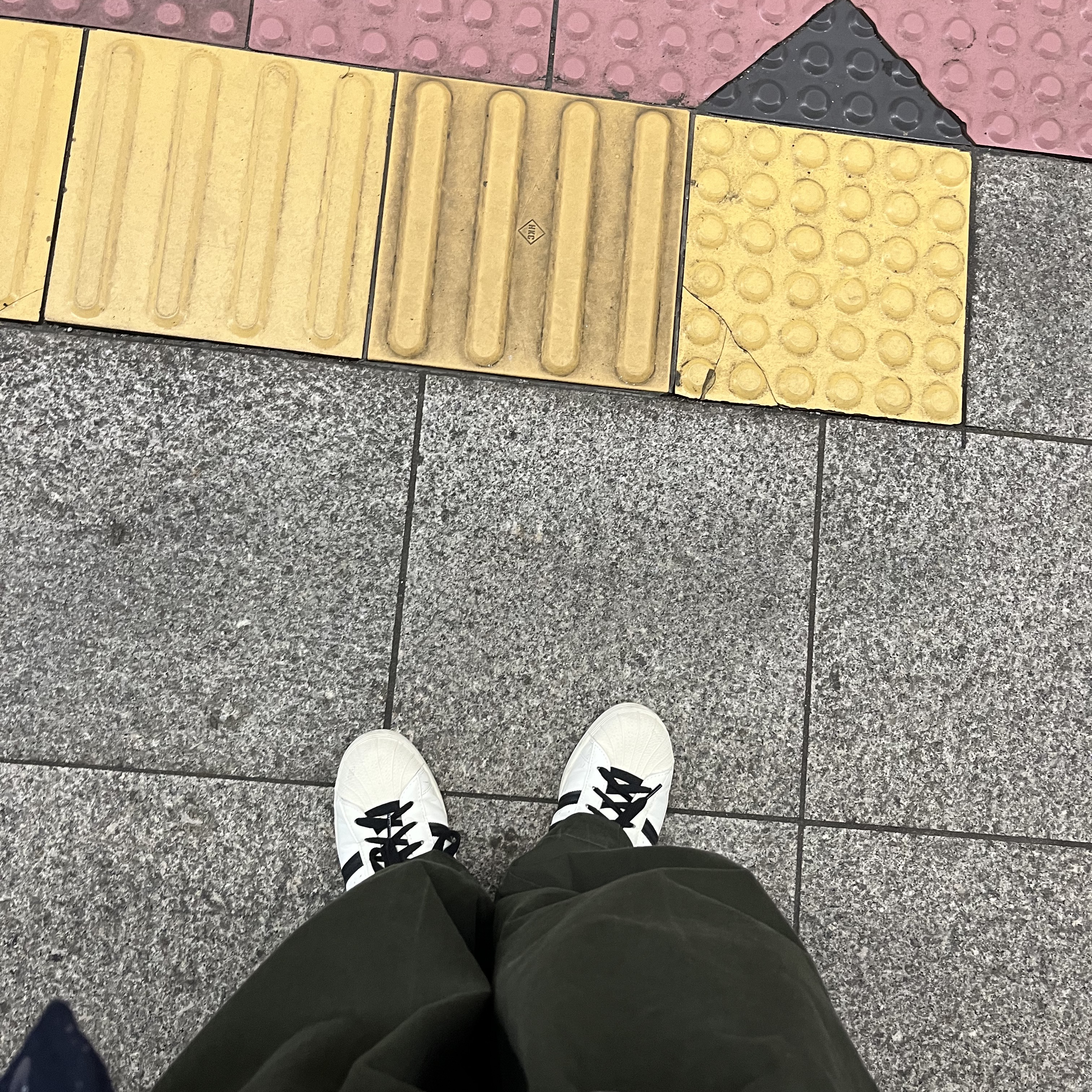 Adidas x Andre Saraiva Superstar Cream White Core Black 착용 스타일
