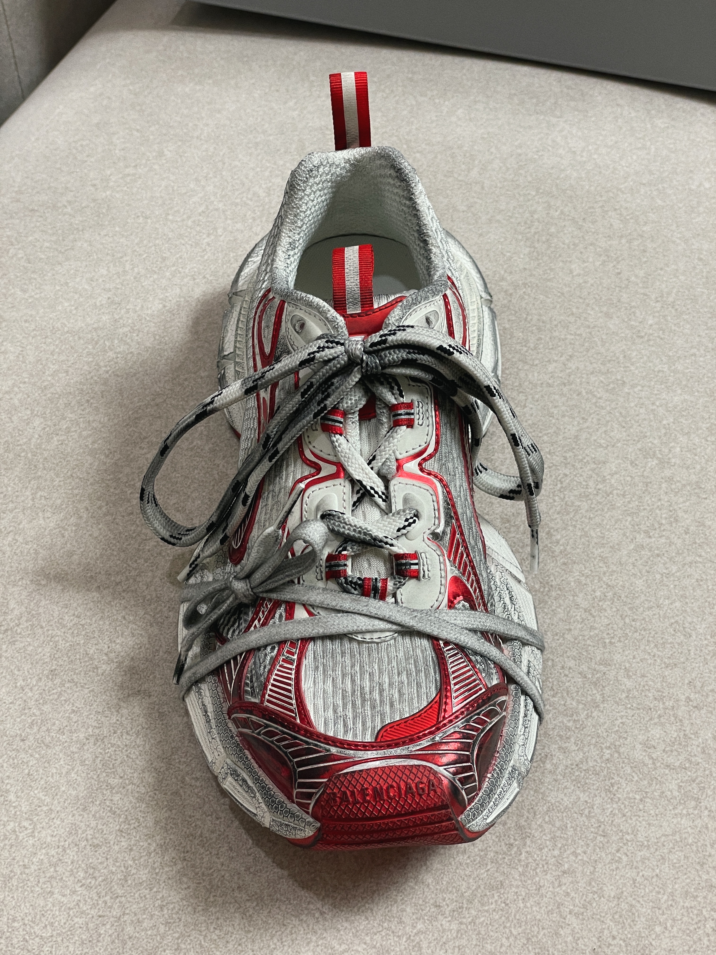 Balenciaga 3XL Sneakers White Red 착용 스타일 - 2