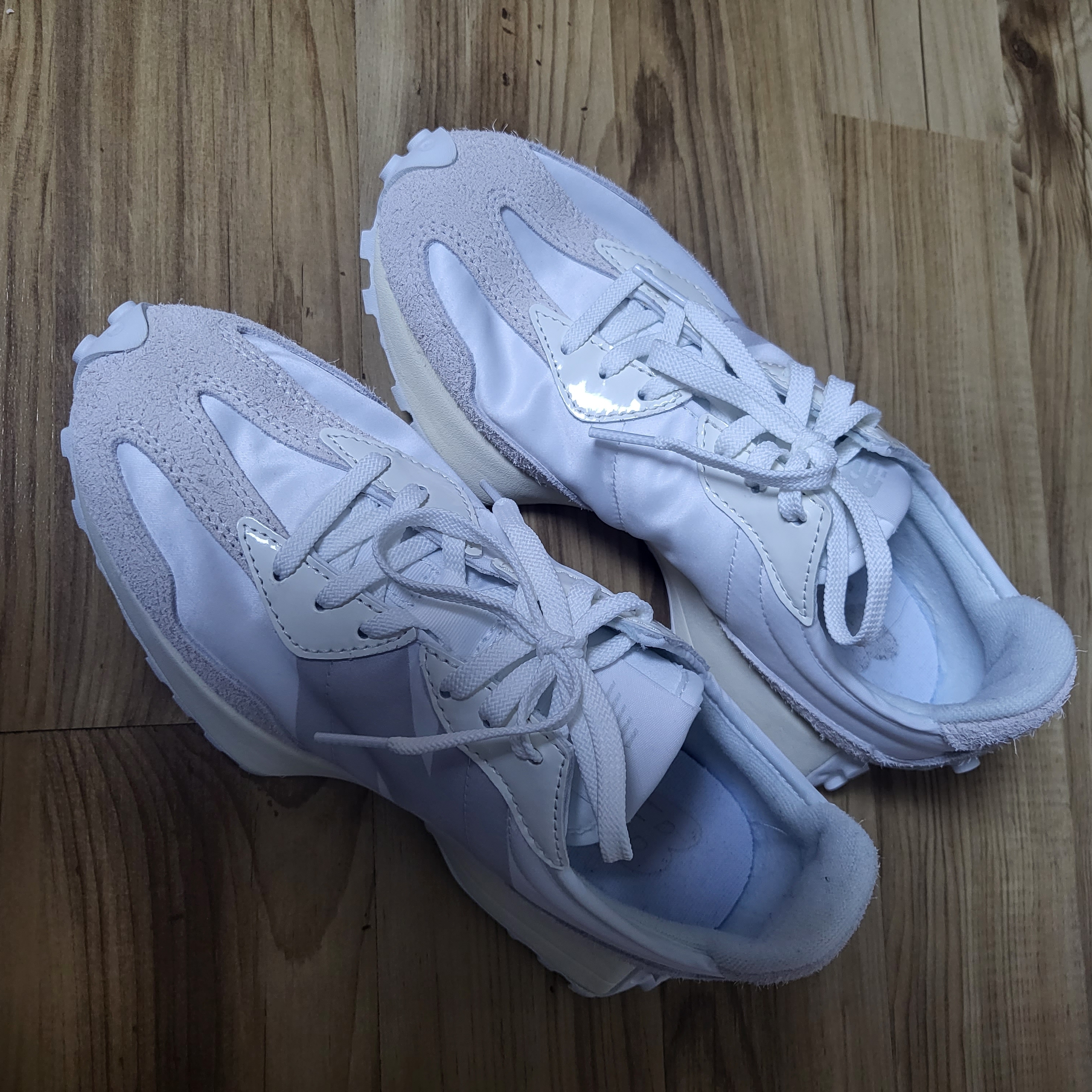 (W) New Balance 327 White Moonbeam 착용 스타일