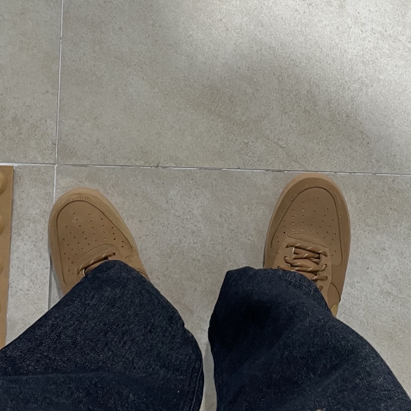 Nike Air Force 1 '07 WB Flax 착용 스타일