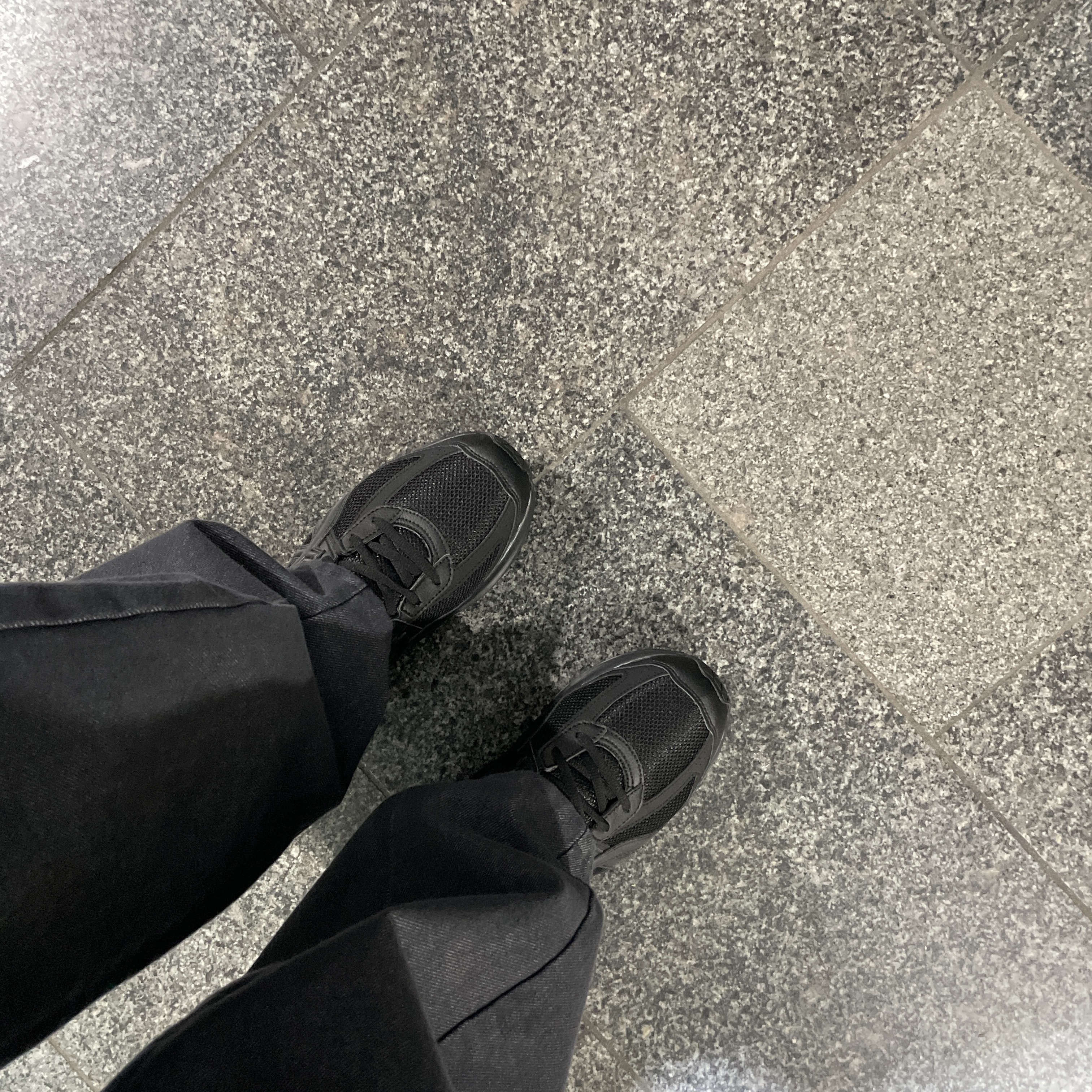 Asics Jog 100 S Black - 2E Wide 착용 스타일 - 2