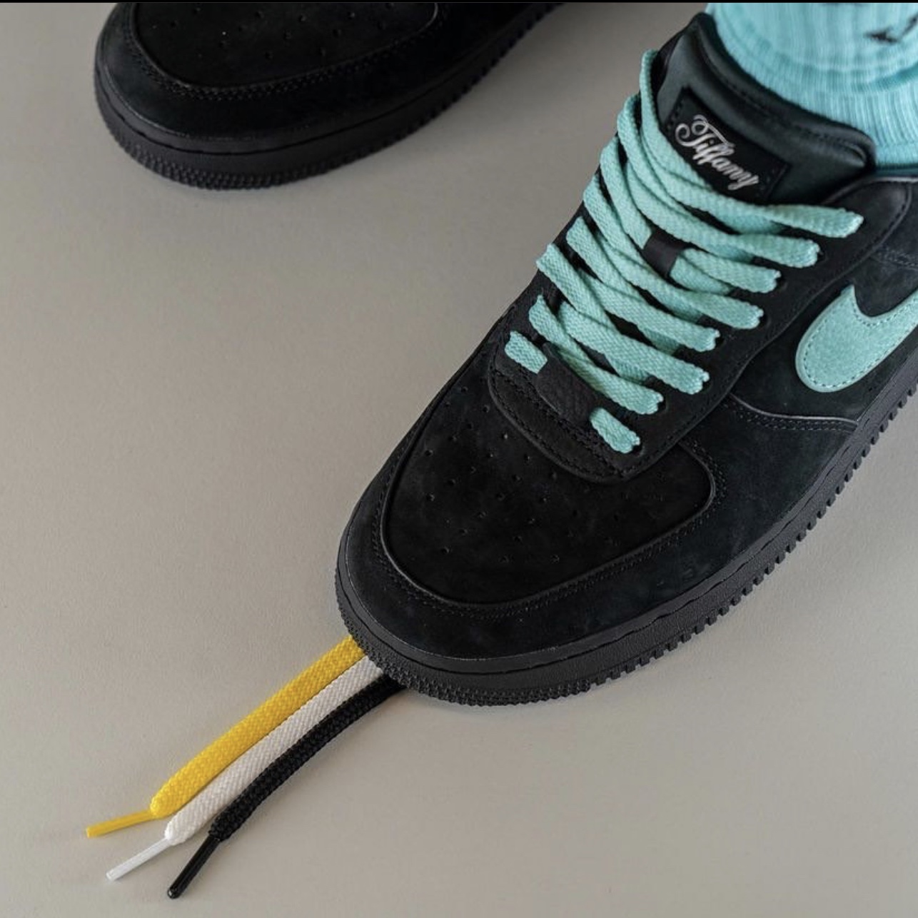 Nike x Tiffany & Co. Air Force 1 Low SP 1837 착용 스타일 - 4