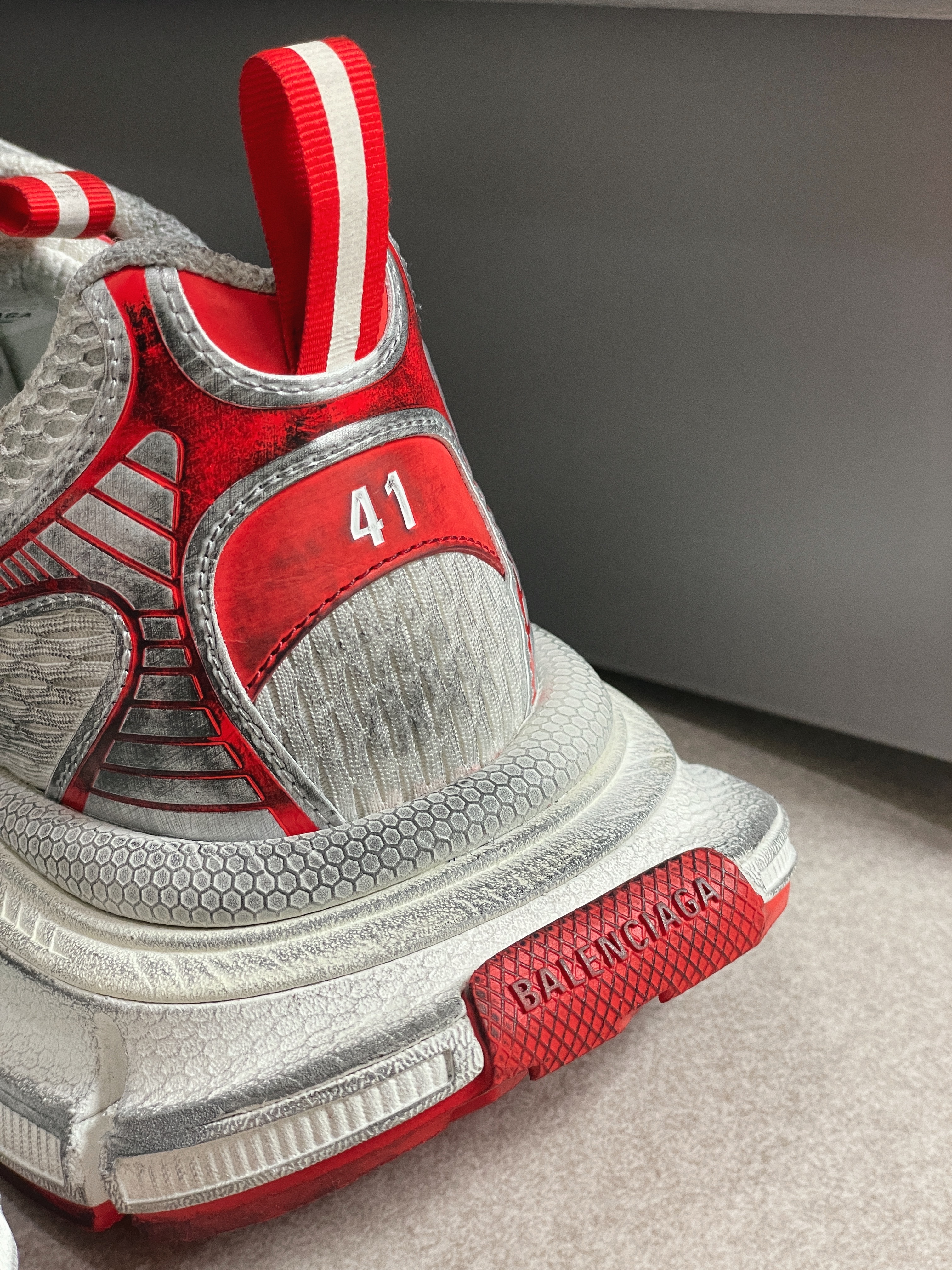 Balenciaga 3XL Sneakers White Red 착용 스타일 - 3