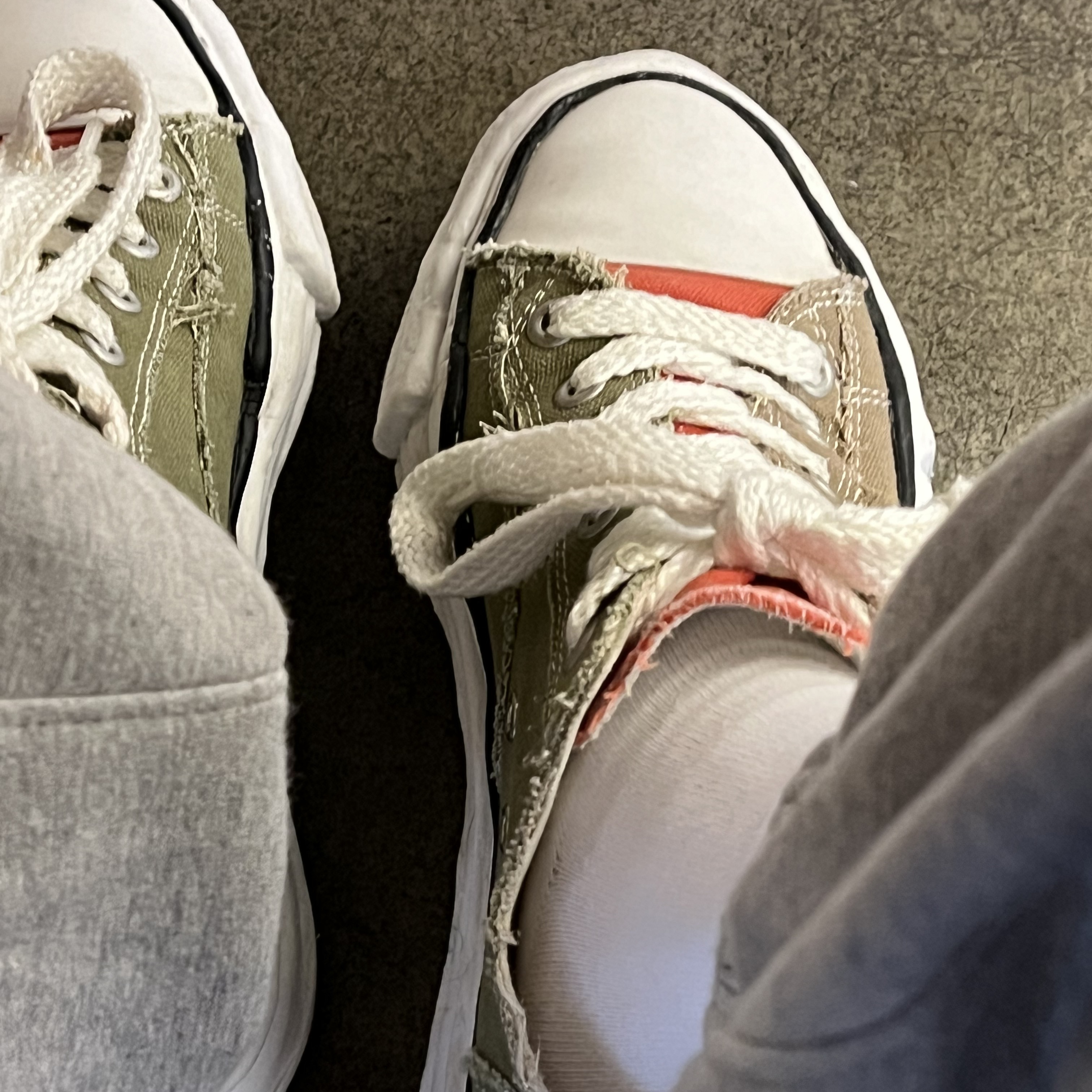 Maison Mihara Yasuhiro x Nigel Cabourn Low Cut Sneakers Army Green 착용 스타일