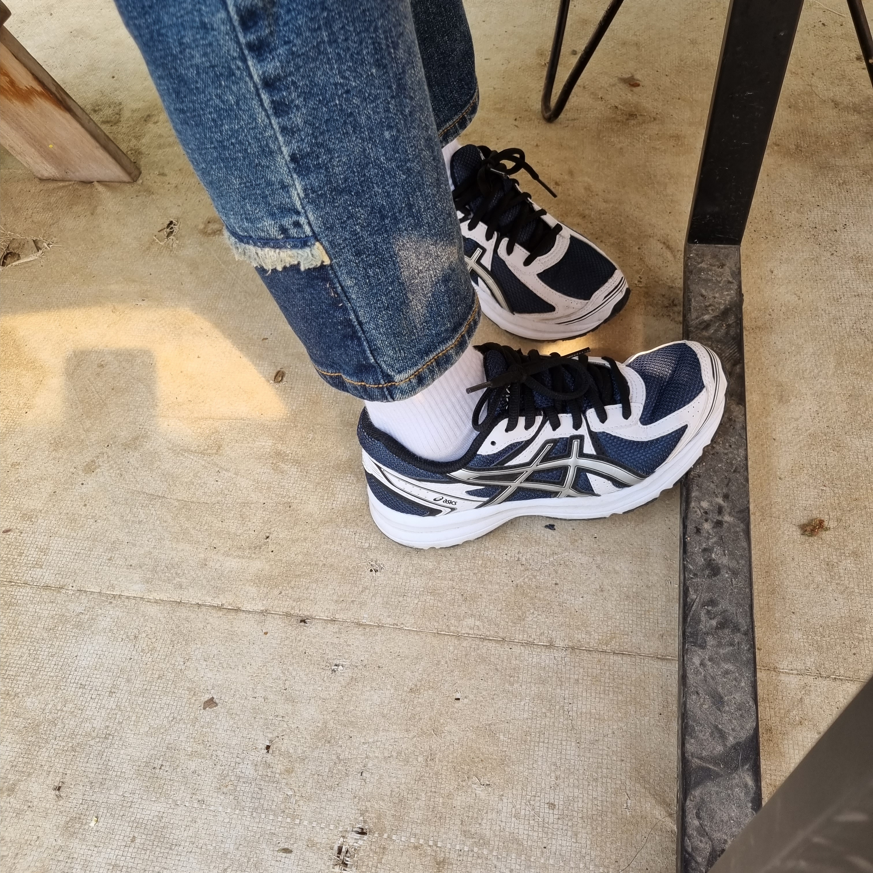 Asics Jog 100 S Navy Pure Silver - 2E Wide 착용 스타일