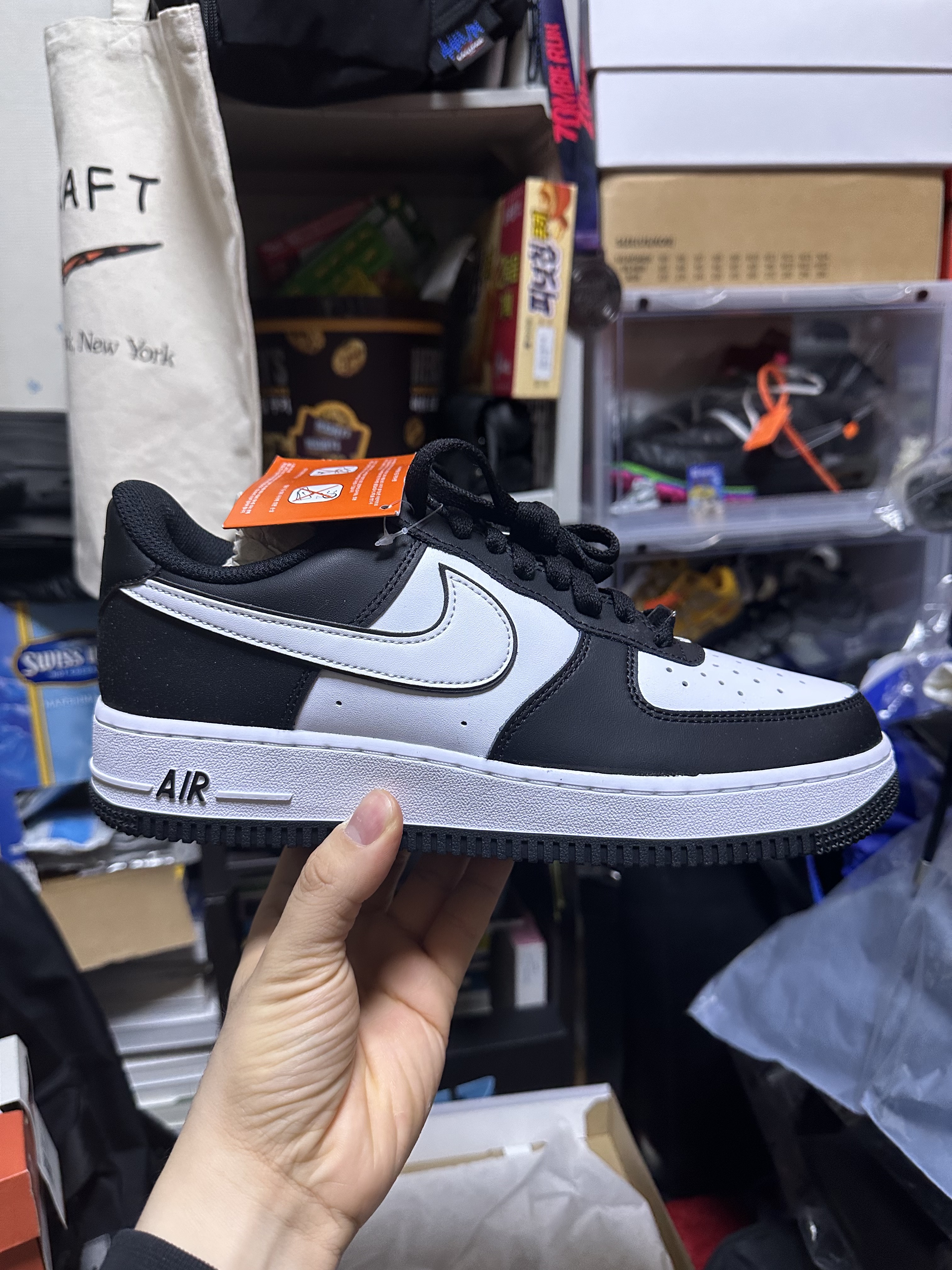 Nike Air Force 1 '07 Black White 착용 스타일