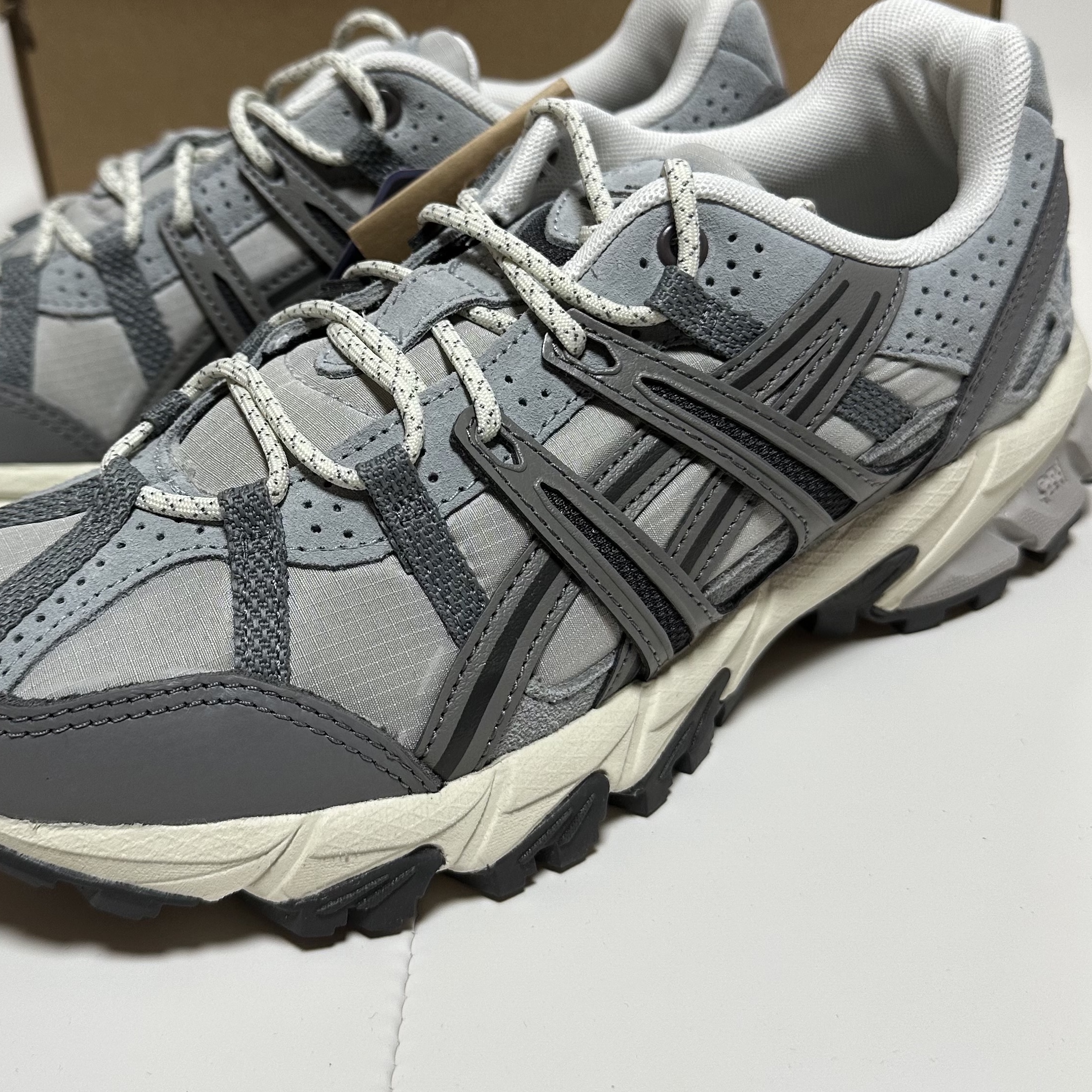 Asics Gel-Sonoma 15-50 Oyster Grey Clay Grey 착용 스타일 - 3