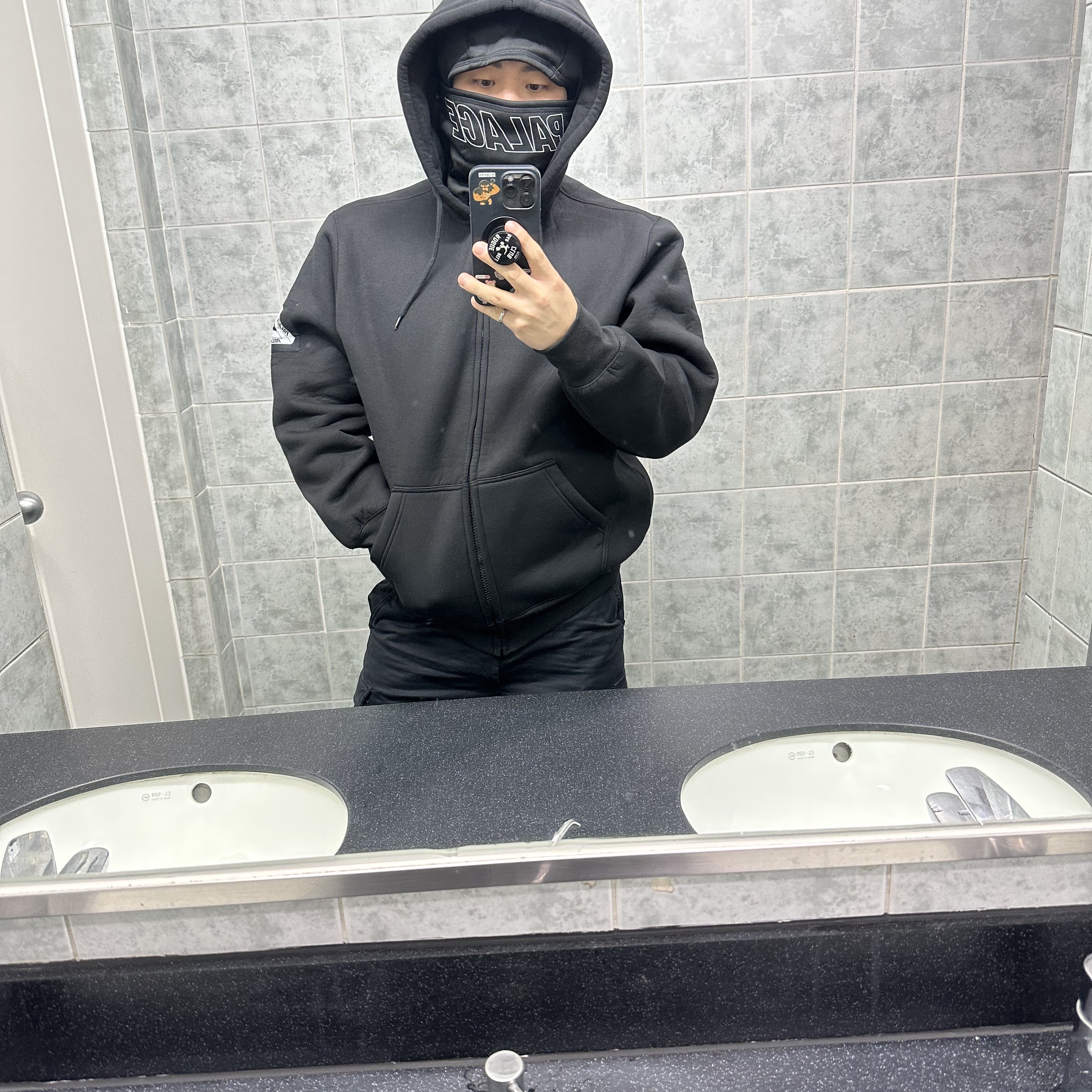 Palace Facemask Shearling Thermal Hood Black - 23SS 착용 스타일 - 3