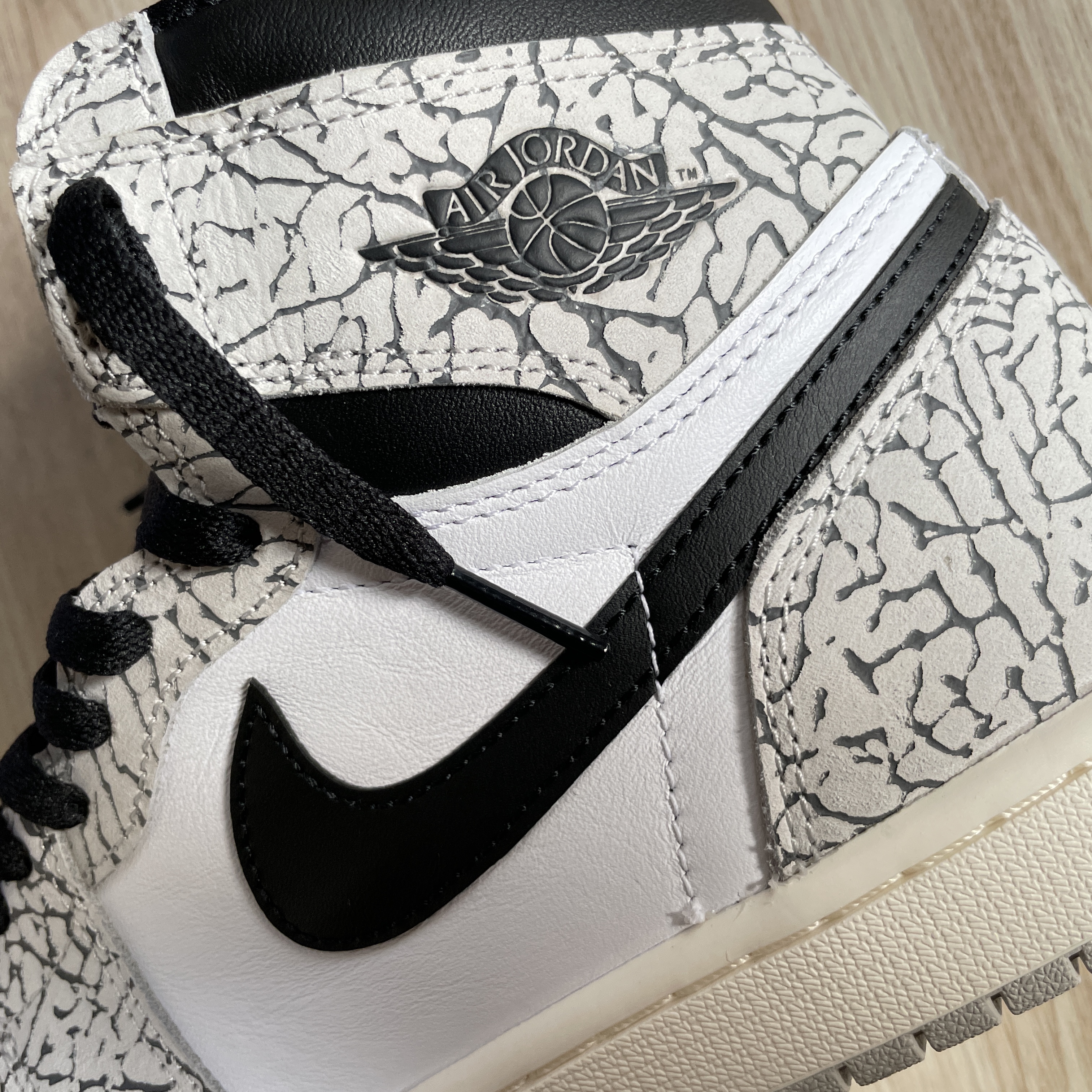 Jordan 1 Retro High OG White Cement 착용 스타일 - 4