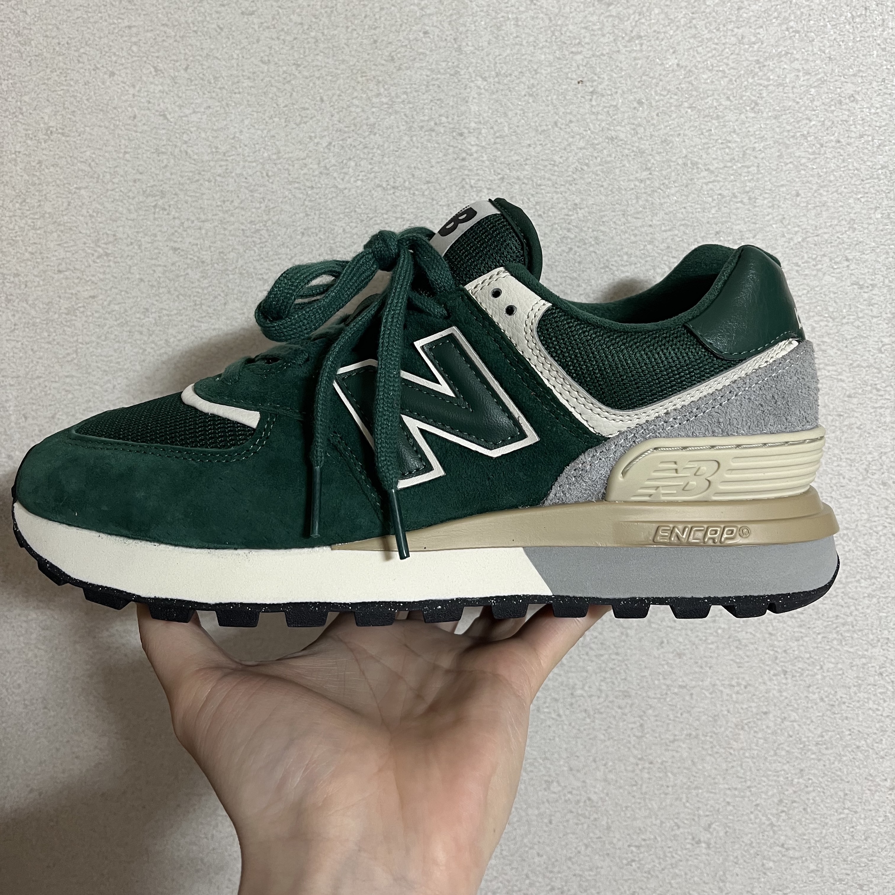 New Balance 574 Legacy Green 착용 스타일