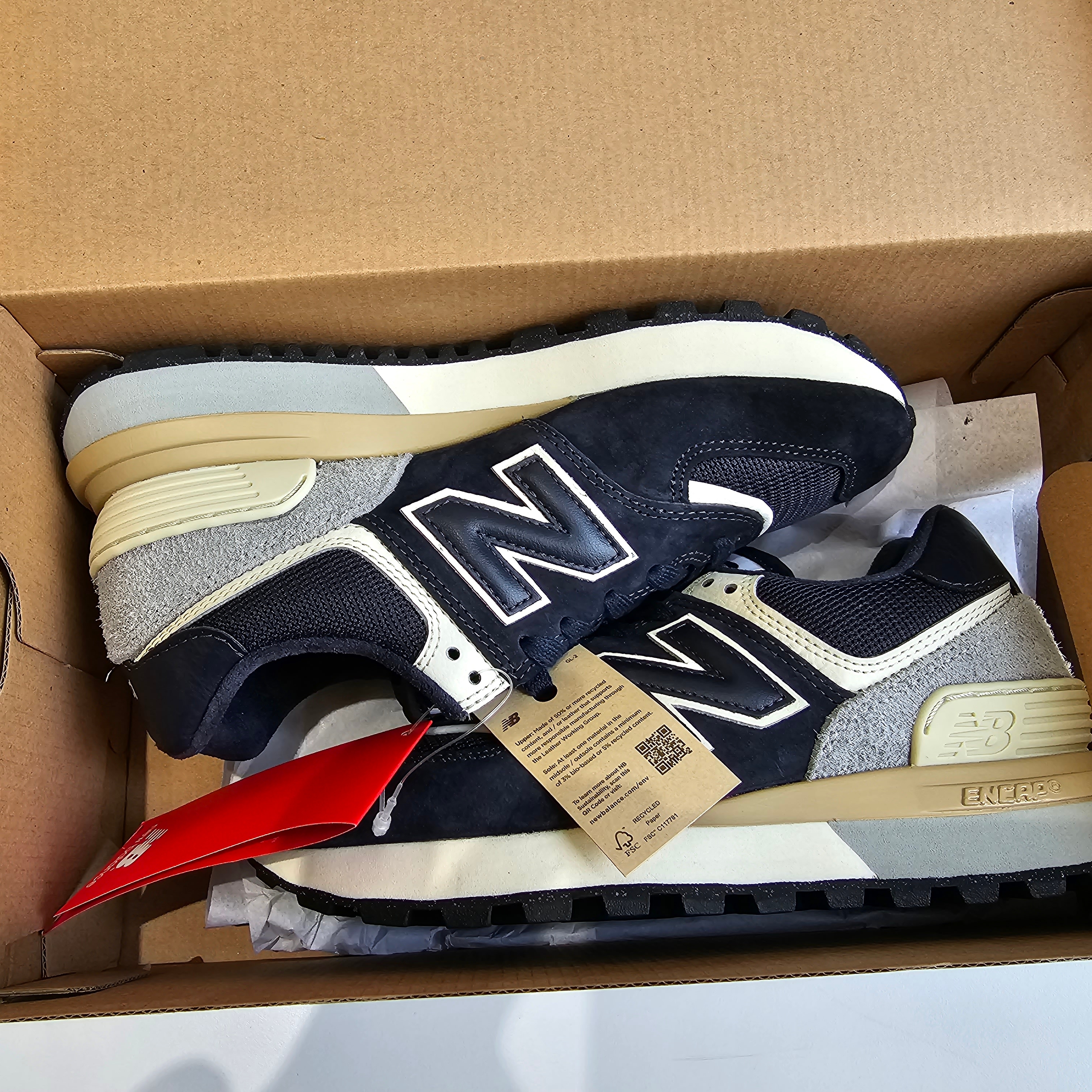 New Balance 574 Legacy Blue Navy 착용 스타일 - 5