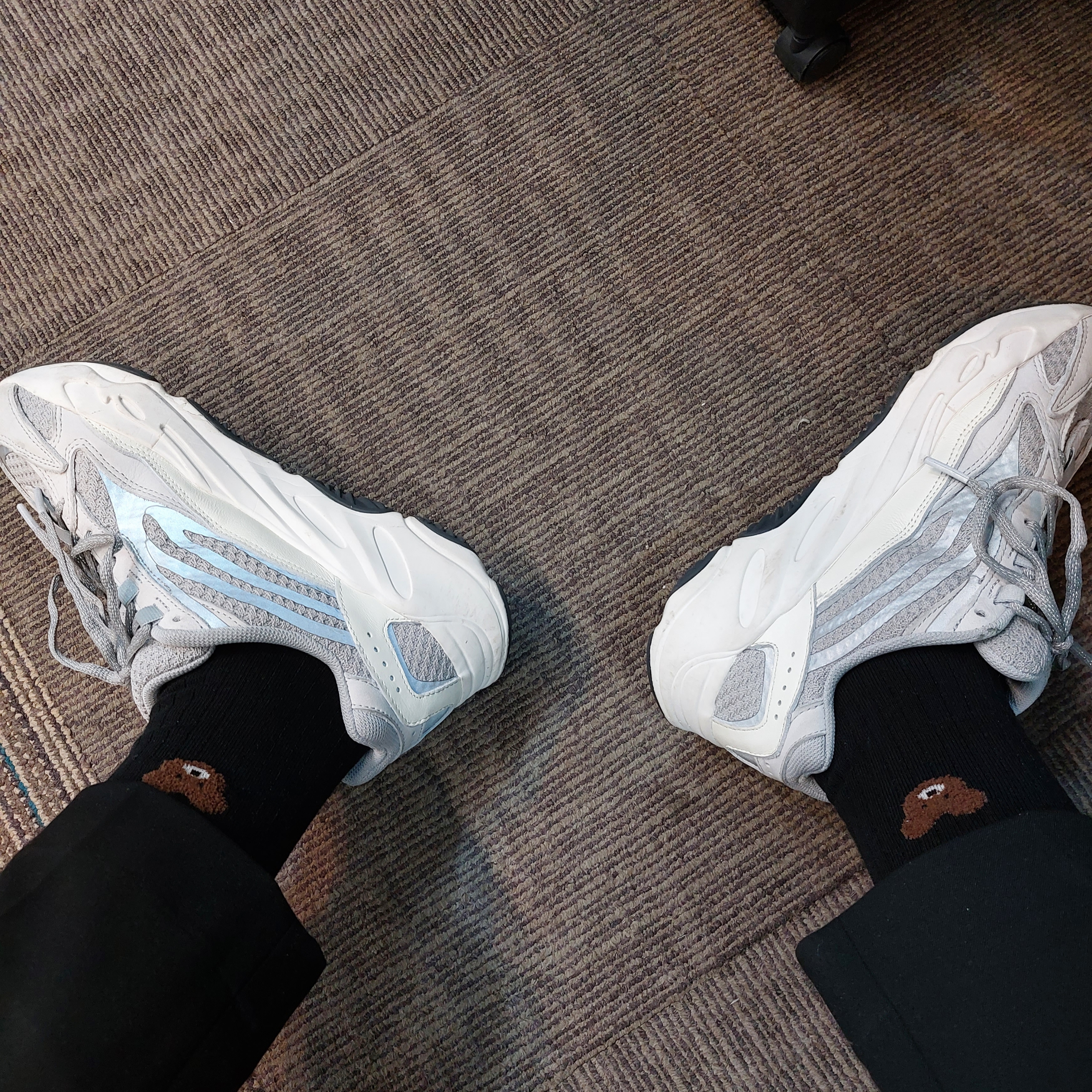 Adidas Yeezy Boost 700 V2 Static 2022 착용 스타일