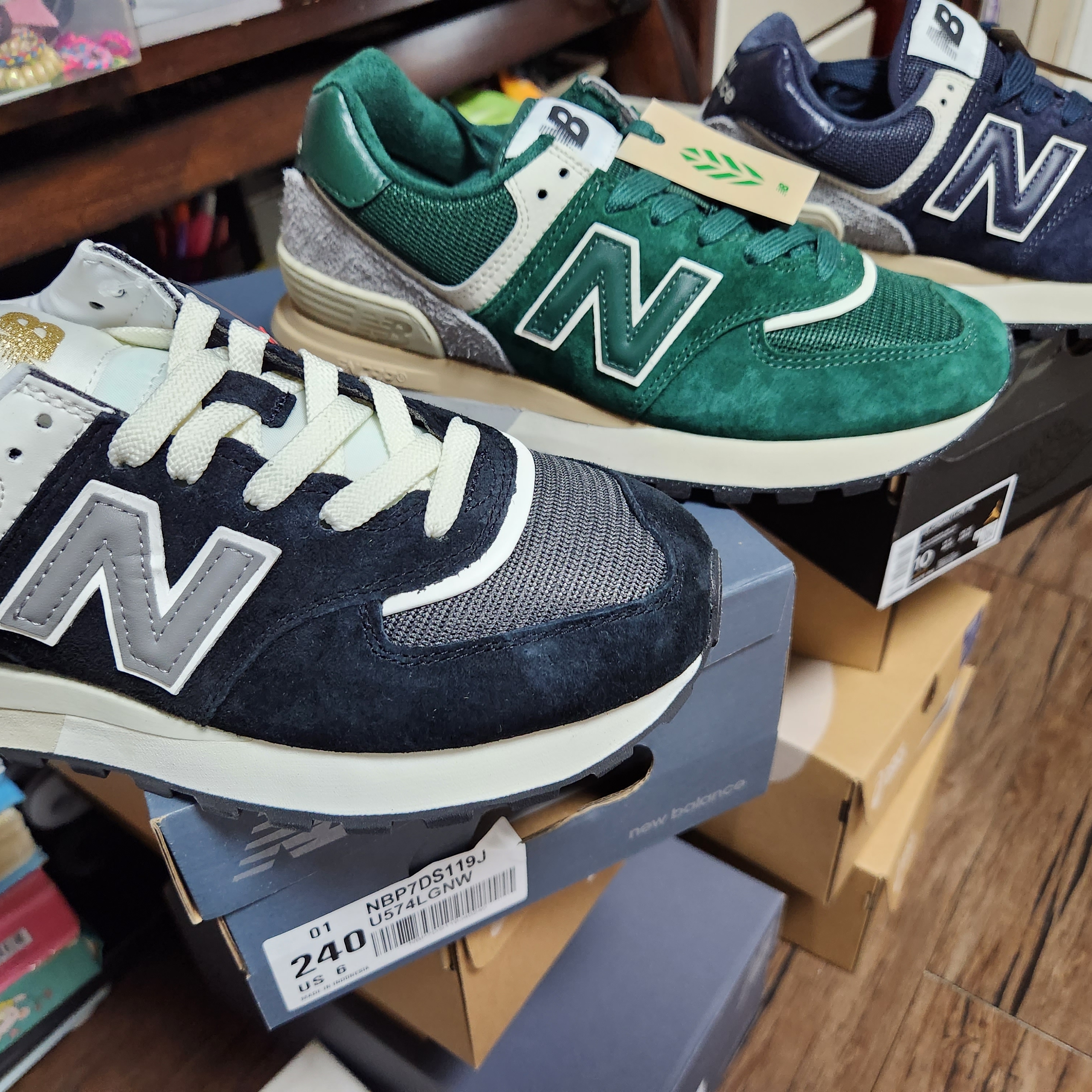 New Balance 574 Legacy Green, New Balance 574 Legacy Blue Navy 착용 스타일 - 2