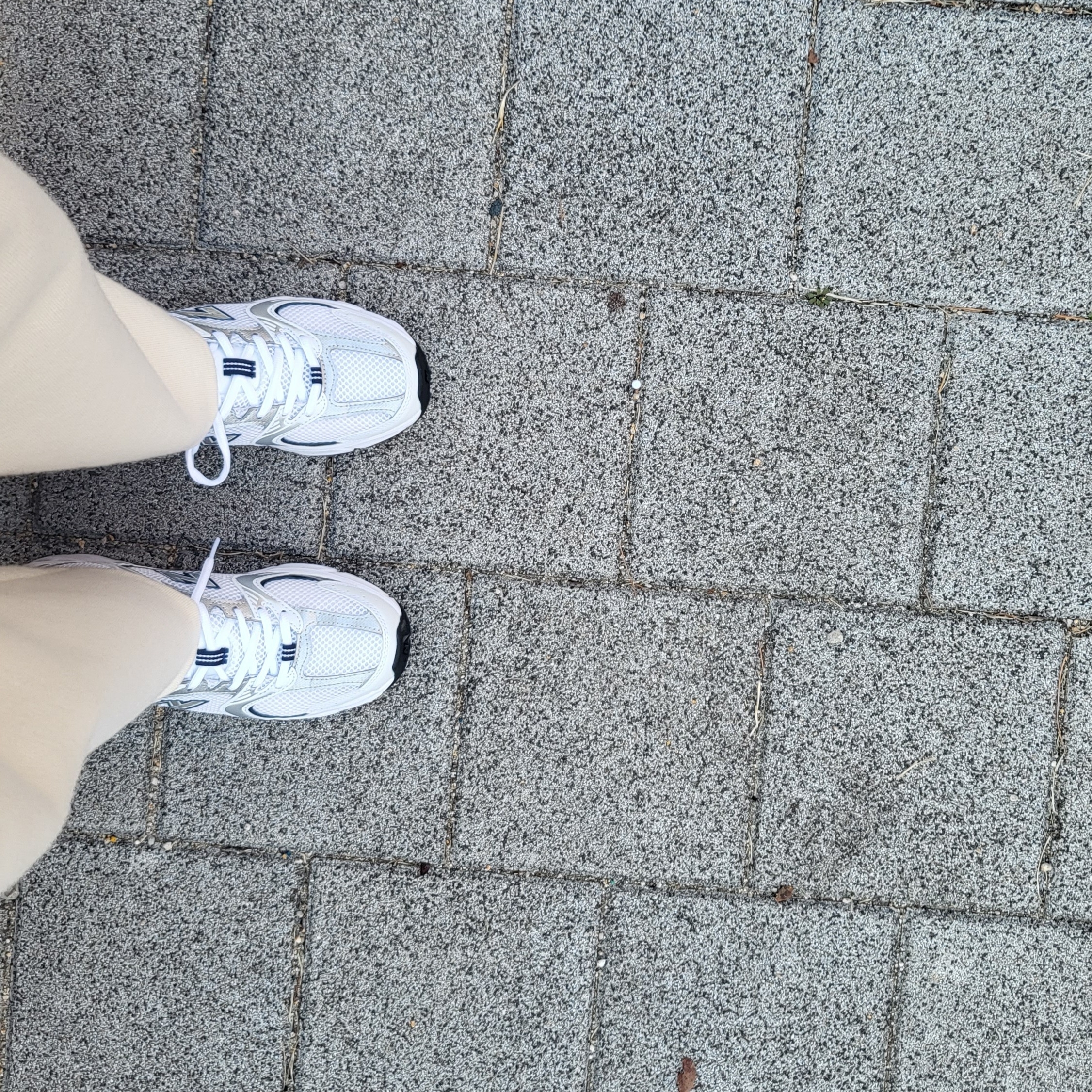 New Balance 530 White 착용 스타일