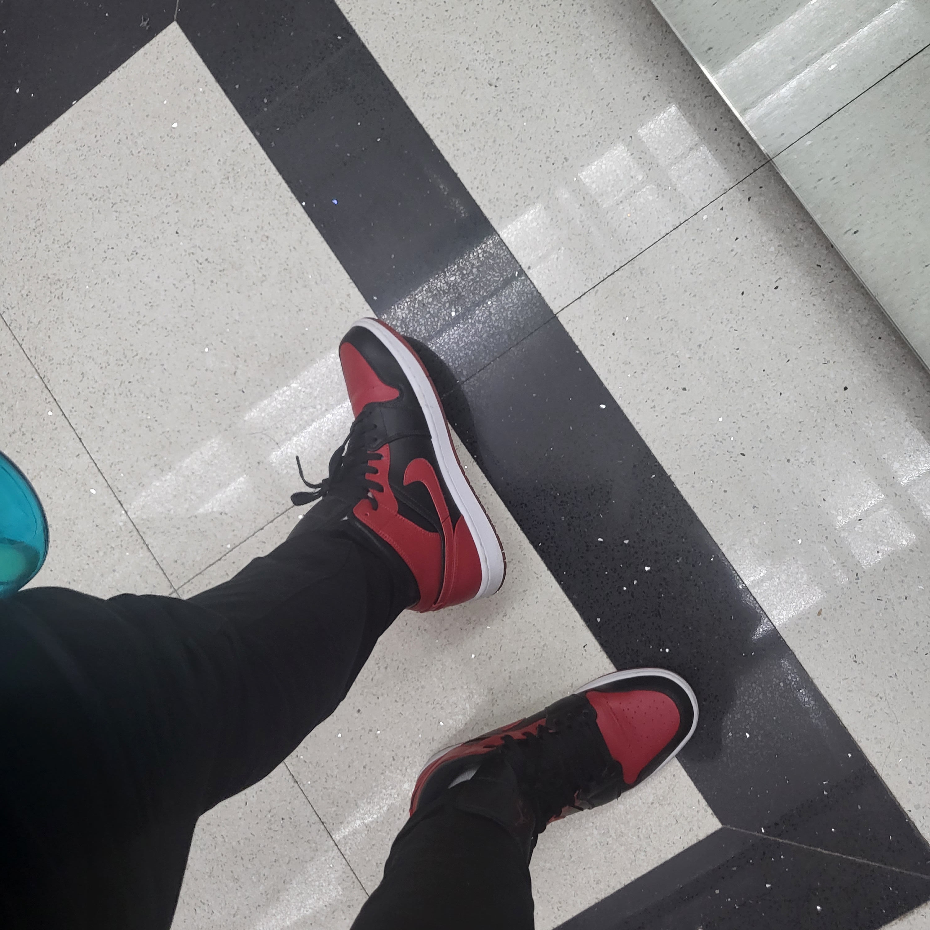Jordan 1 Mid Bred Banned 2020 착용 스타일 - 1