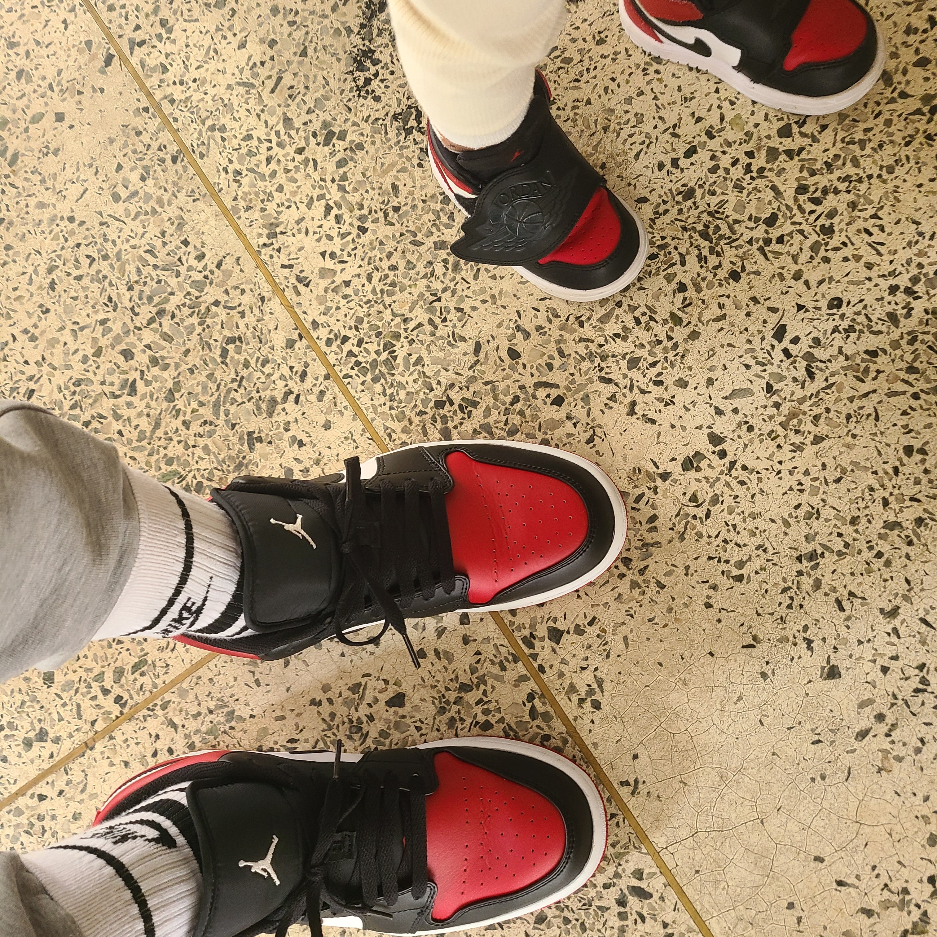 Jordan 1 Low Bred Toe, (TD) Sky Jordan 1 Bred Toe 착용 스타일 - 2